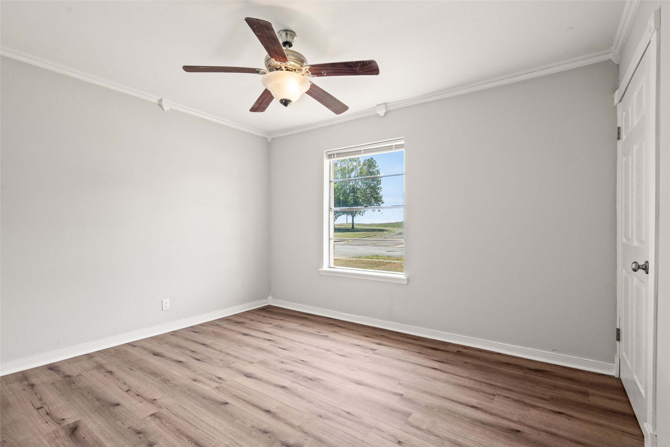 810 S Western Hills Drive