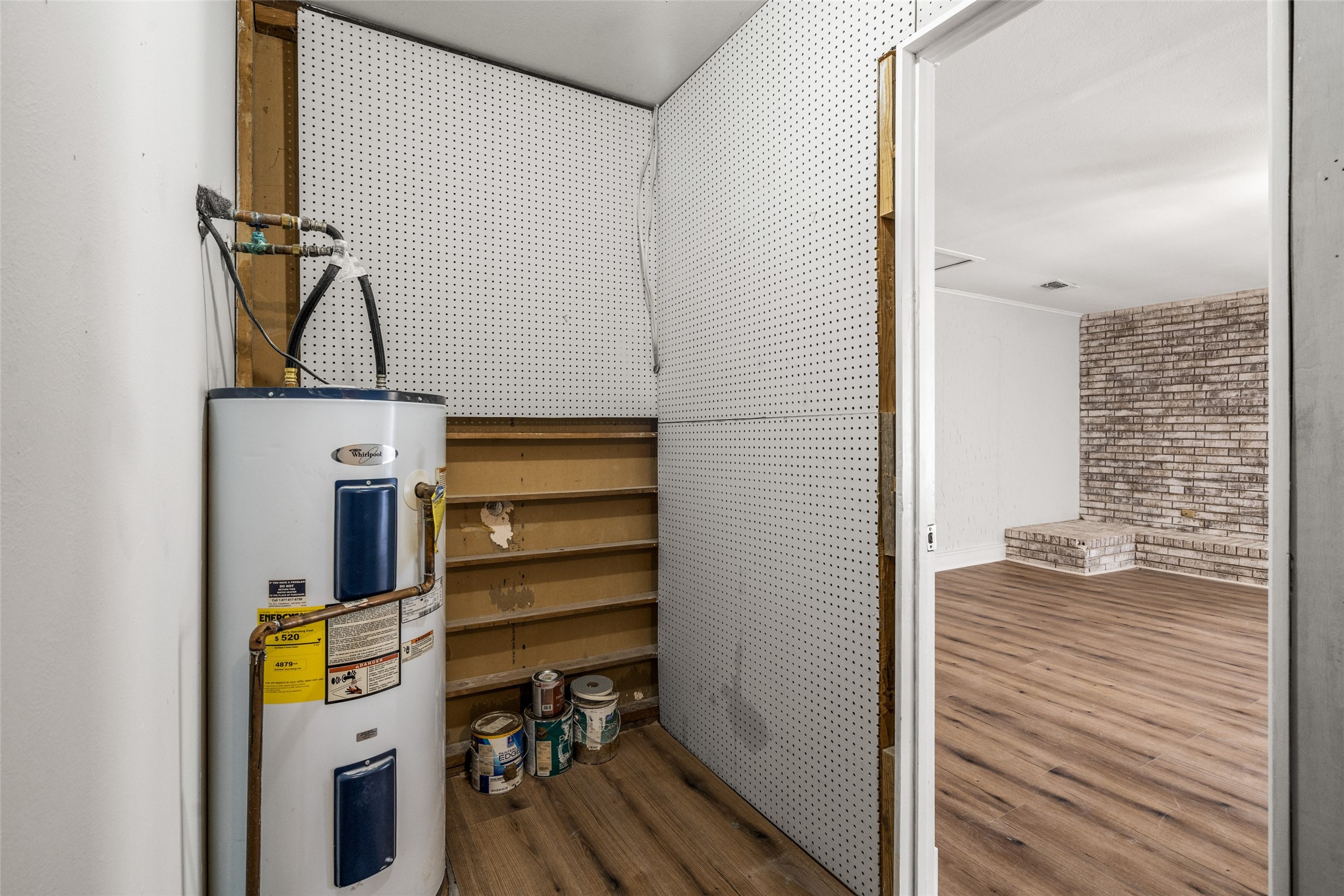 810 S Western Hills Drive