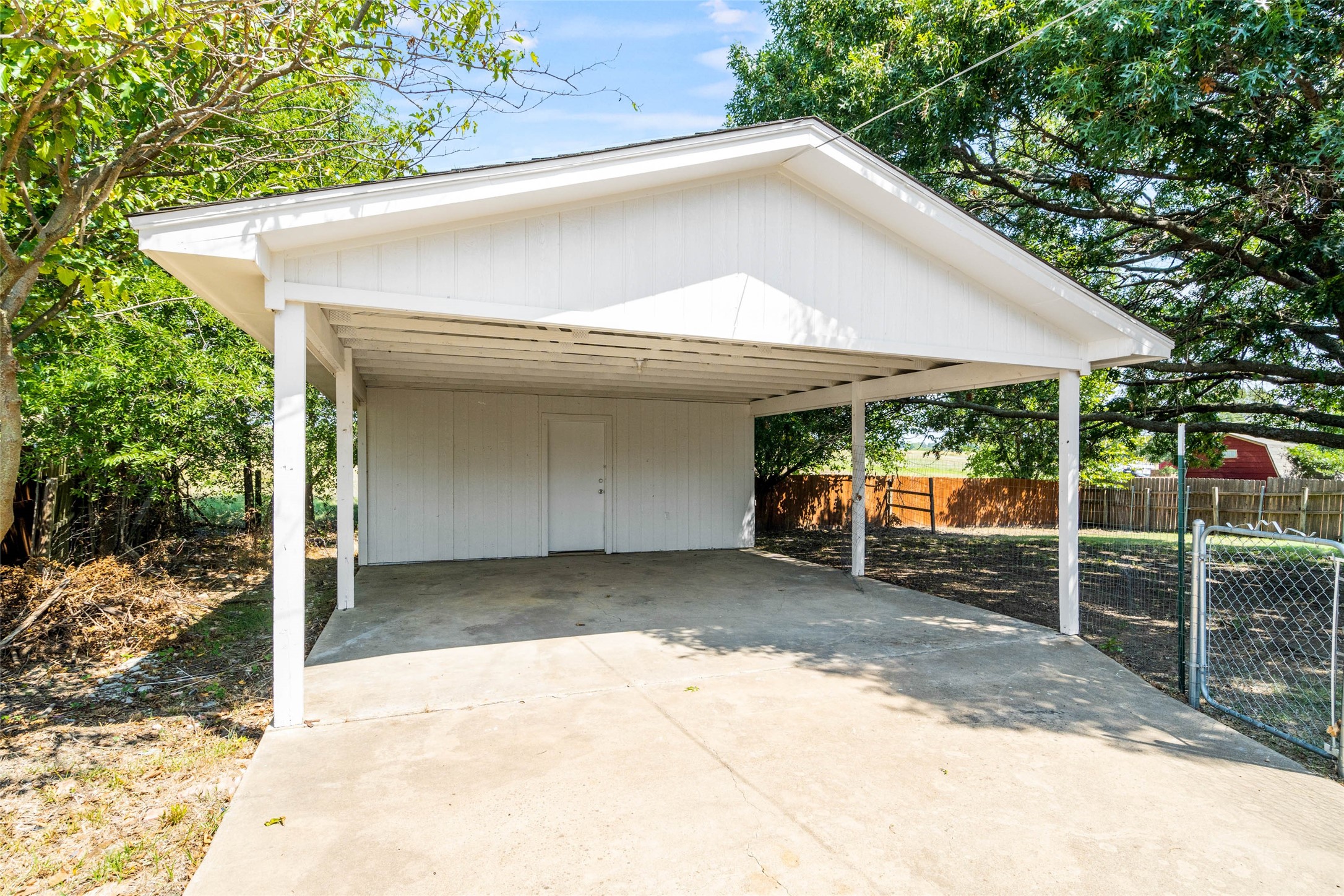 810 S Western Hills Drive