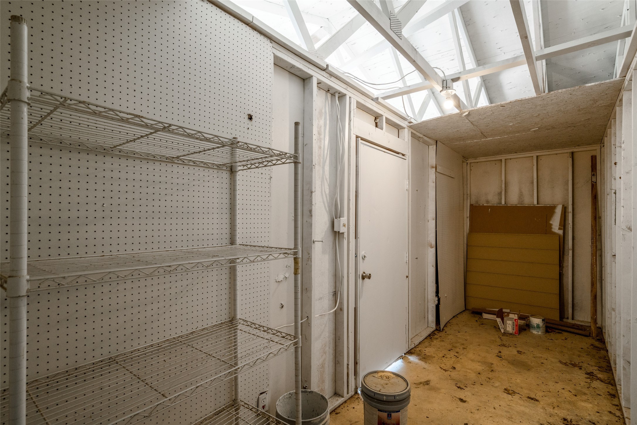 810 S Western Hills Drive