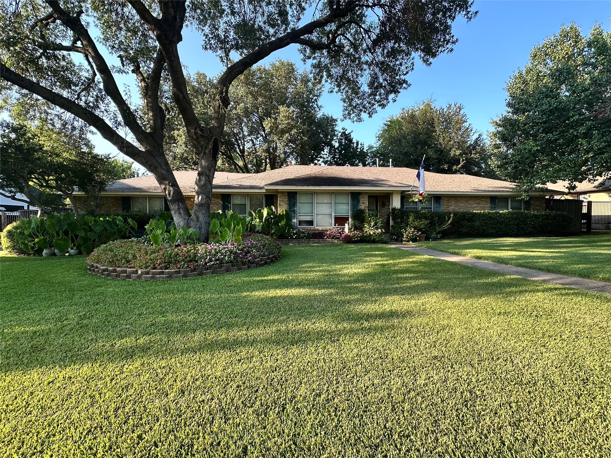 5409 Del Roy Drive