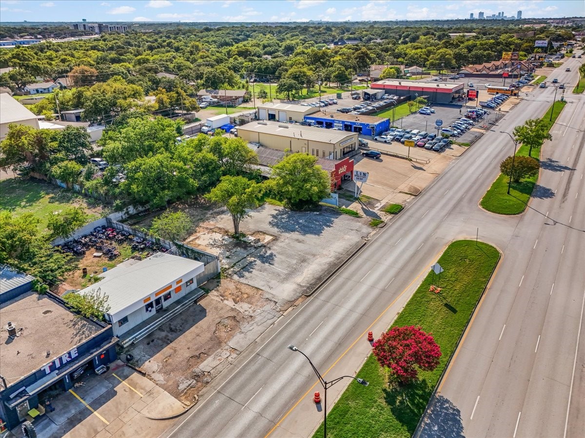 6002 E Lancaster Avenue