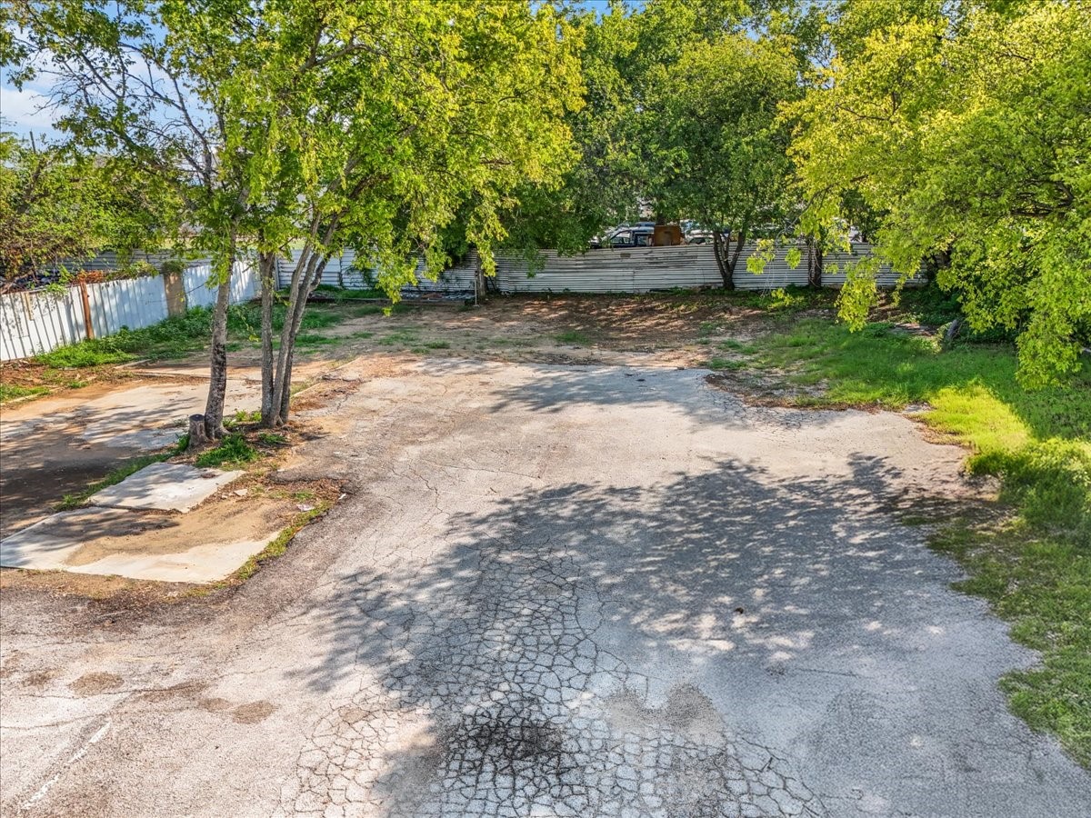 6002 E Lancaster Avenue