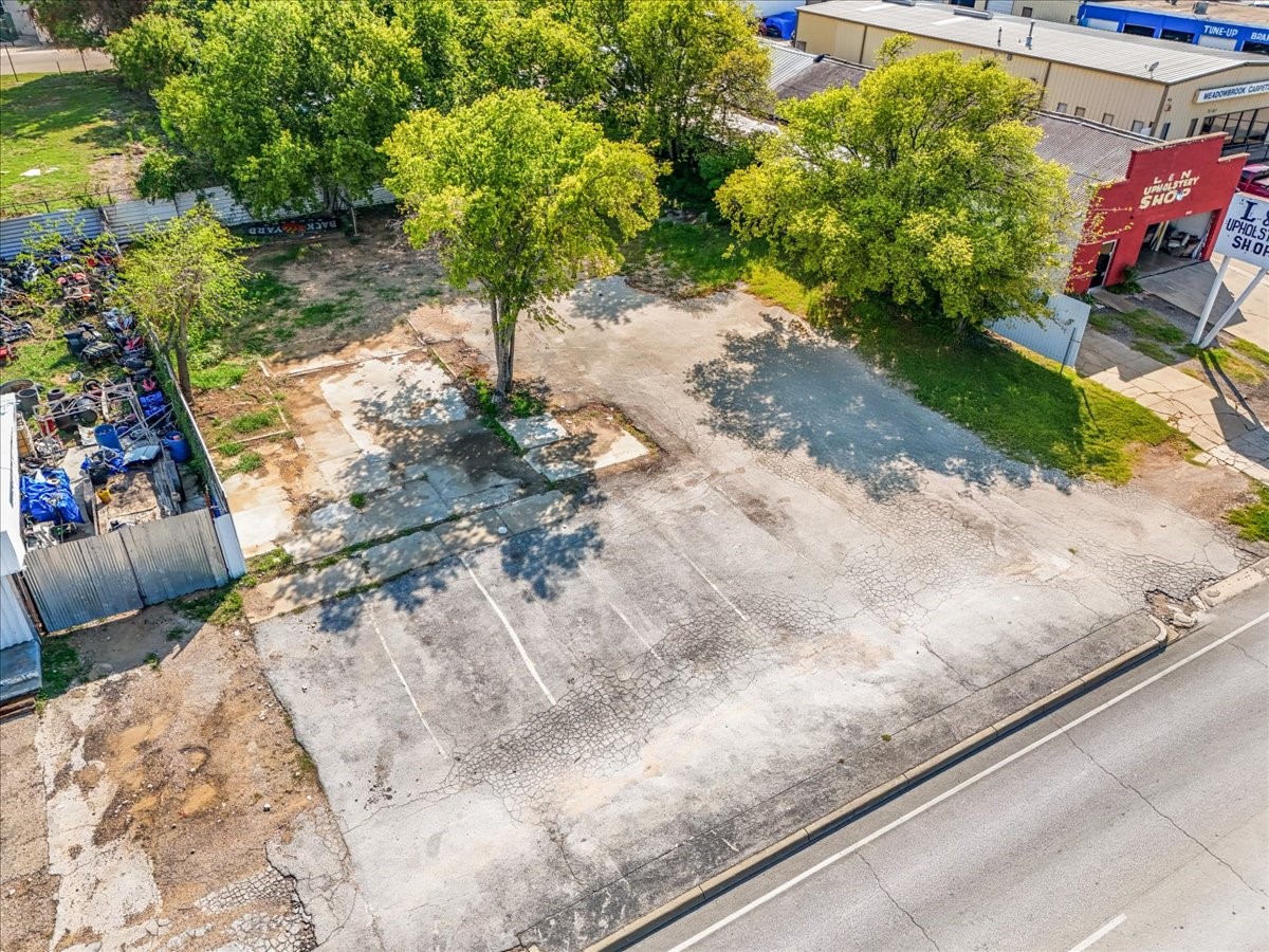 6002 E Lancaster Avenue