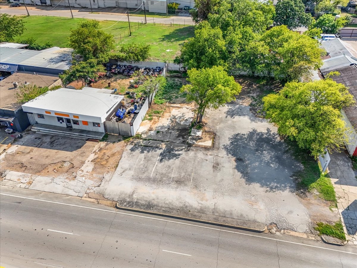 6002 E Lancaster Avenue