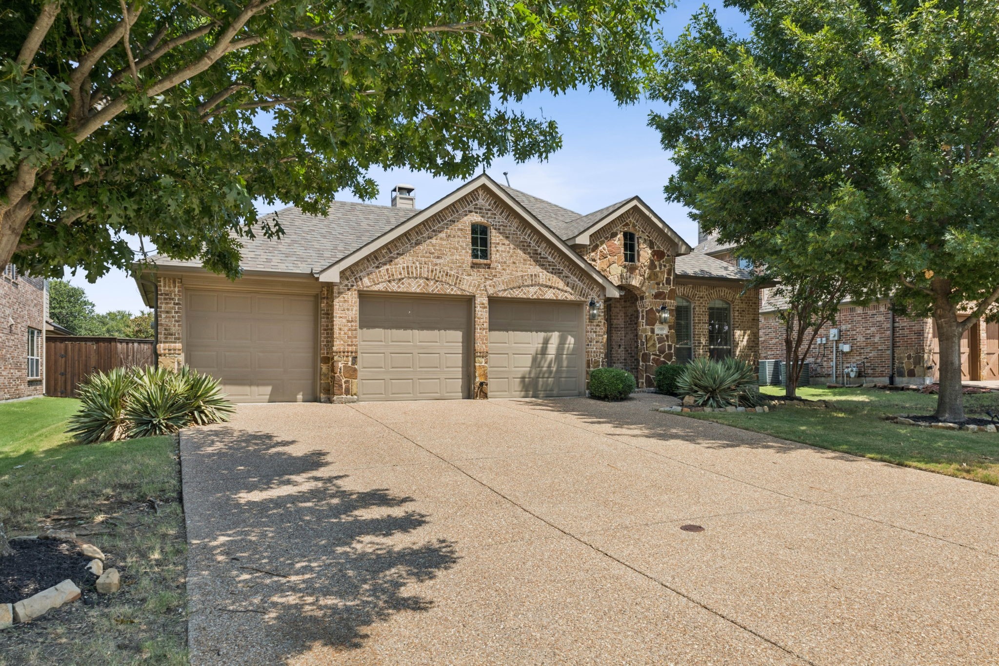 910 Fox Ridge Trail