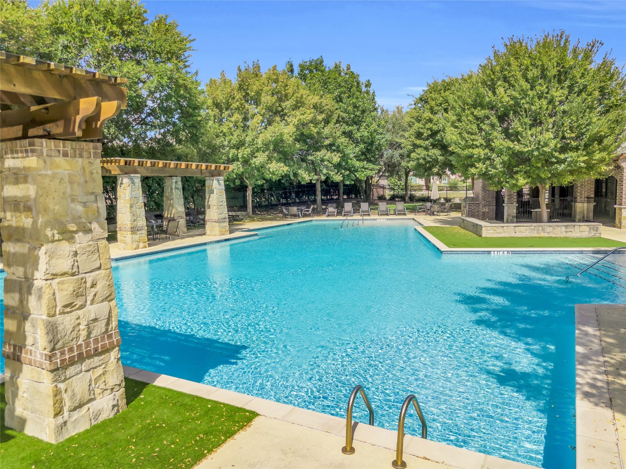 942 Herschell Street