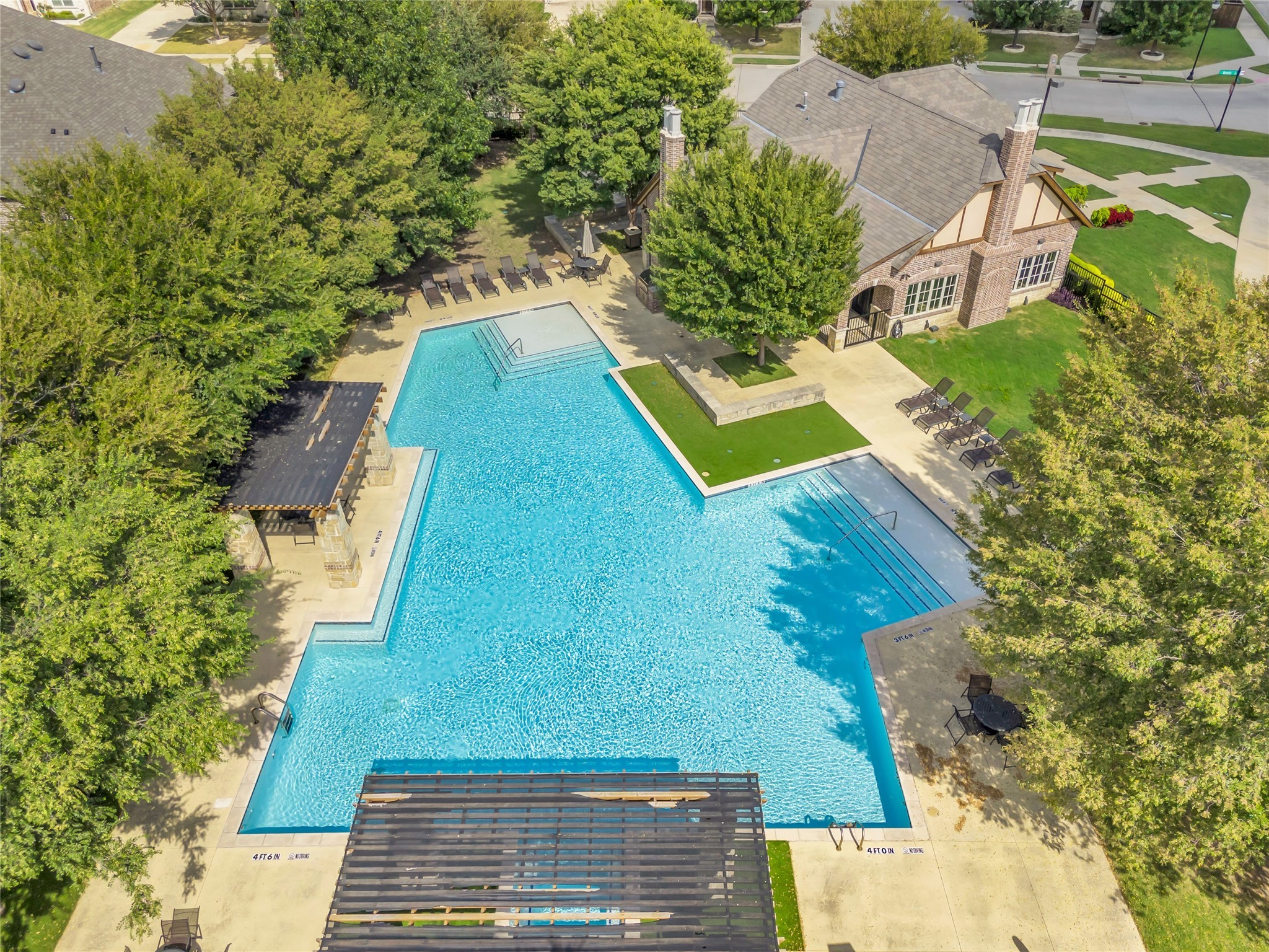 942 Herschell Street