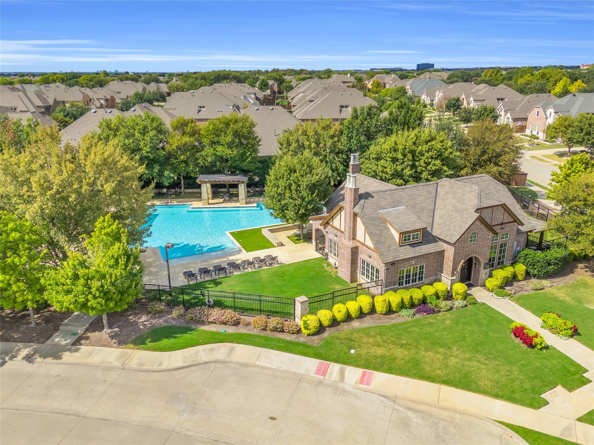 942 Herschell Street