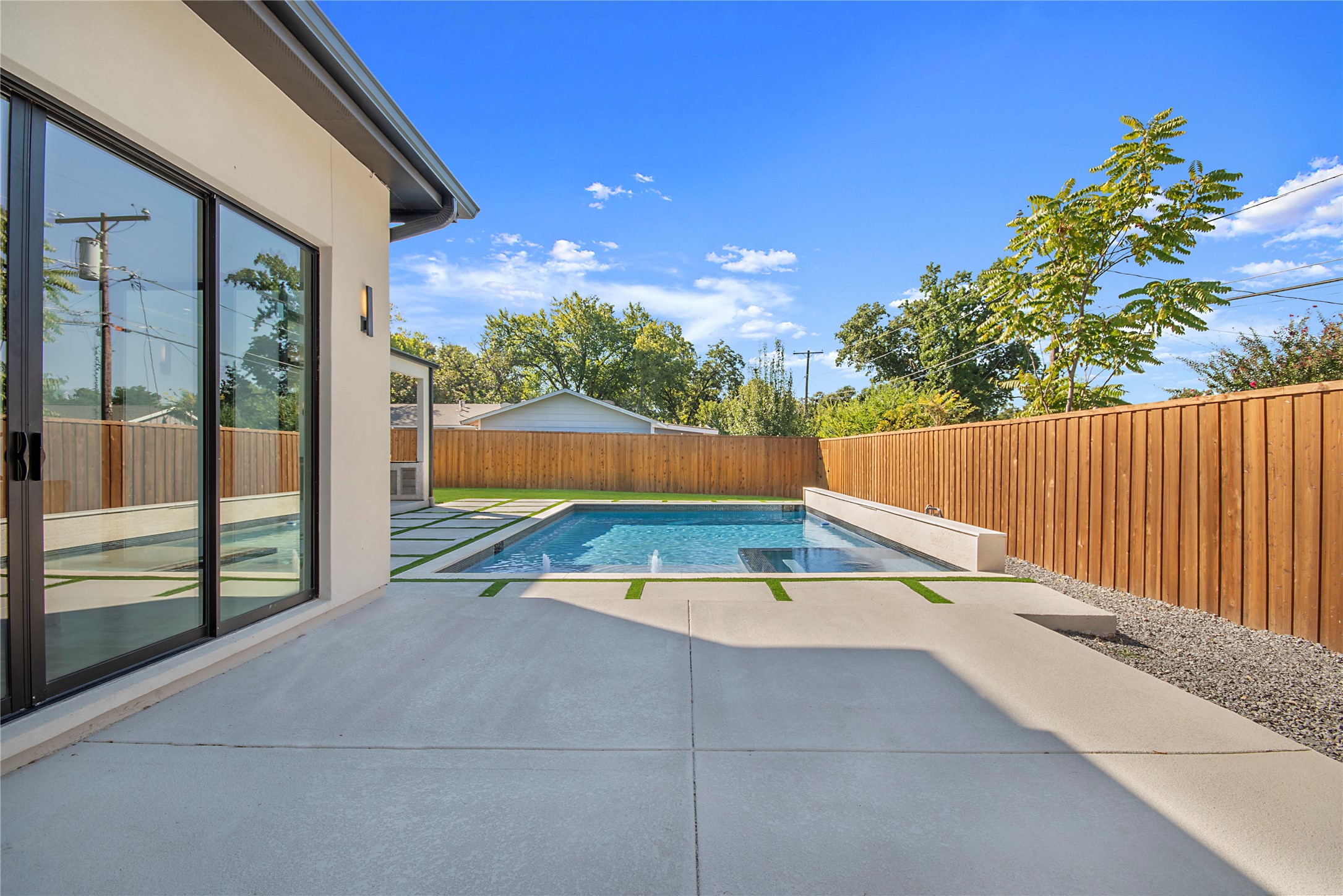 10207 Marsh Lane