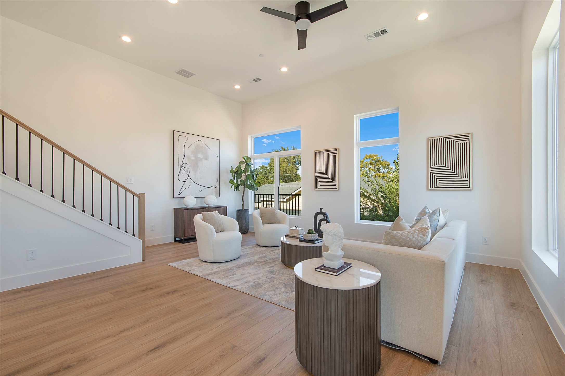 2203 Hondo Avenue 106