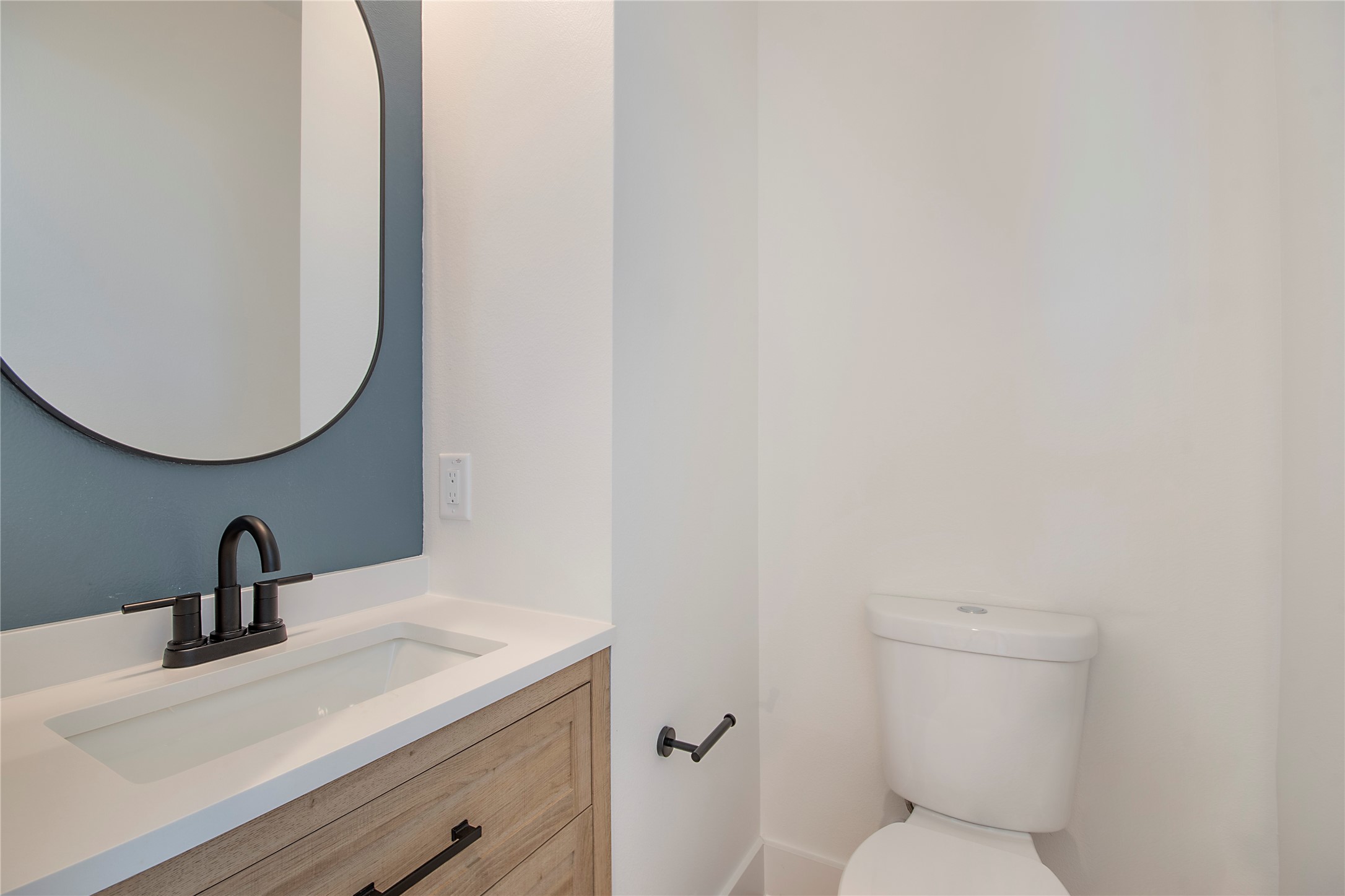 2203 Hondo Avenue 106