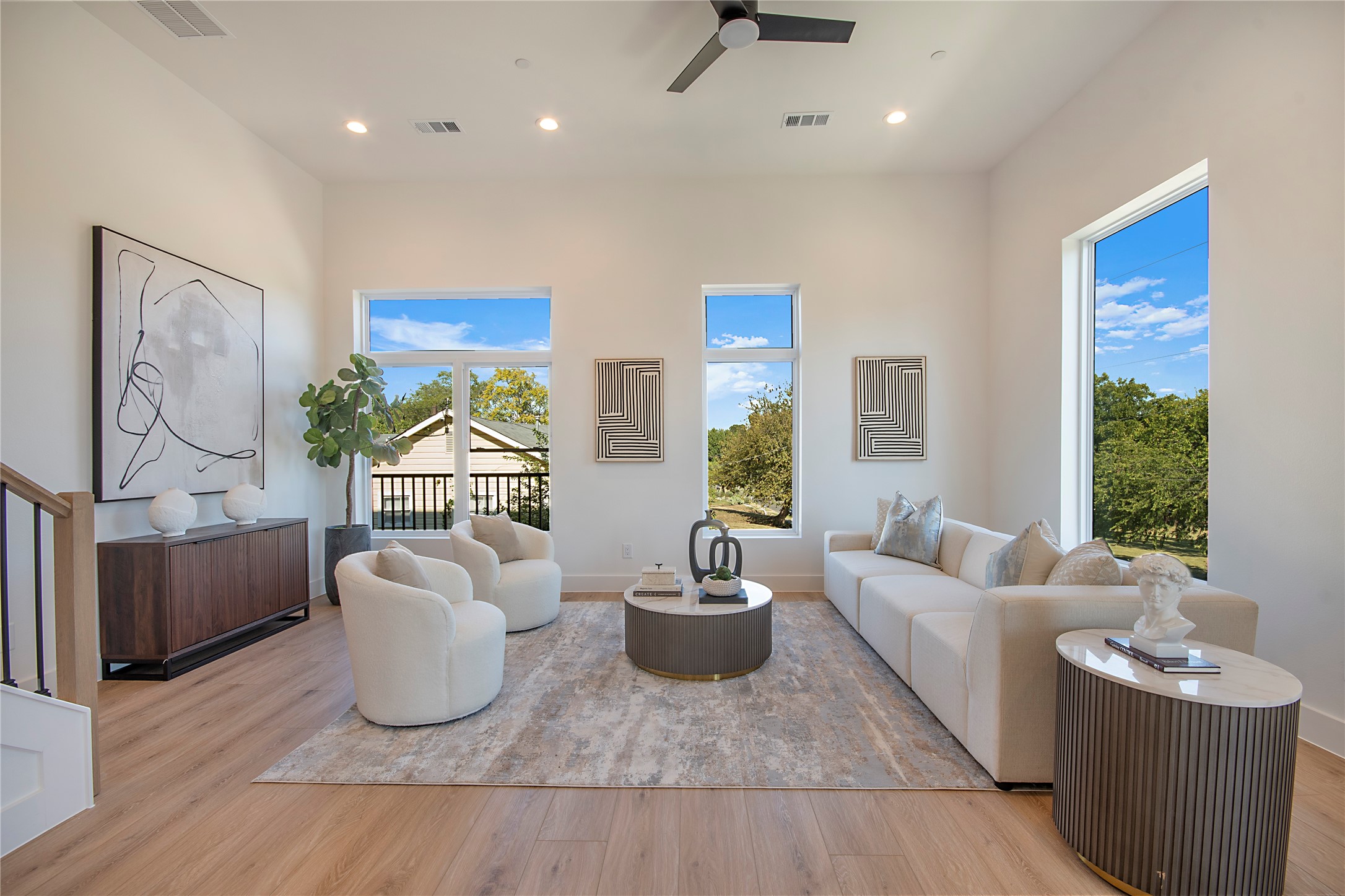 2203 Hondo Avenue 106