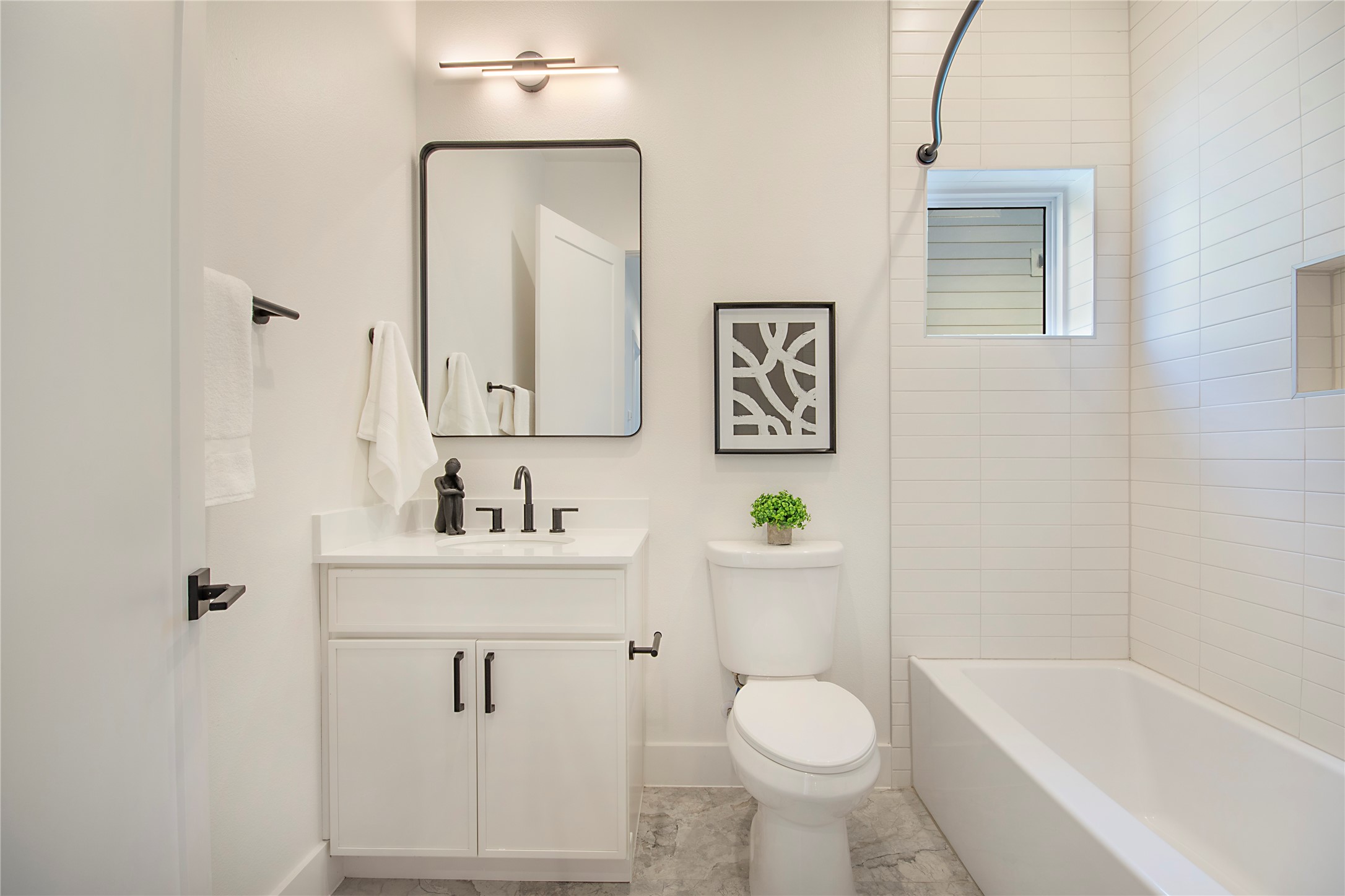 2203 Hondo Avenue 106