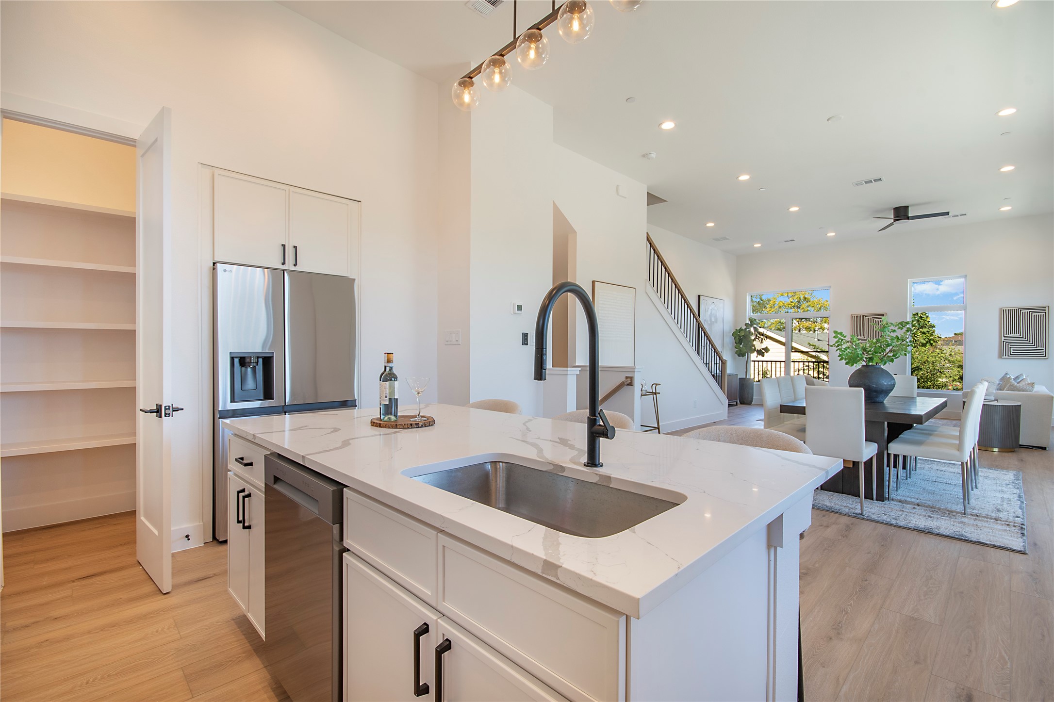 2203 Hondo Avenue 106