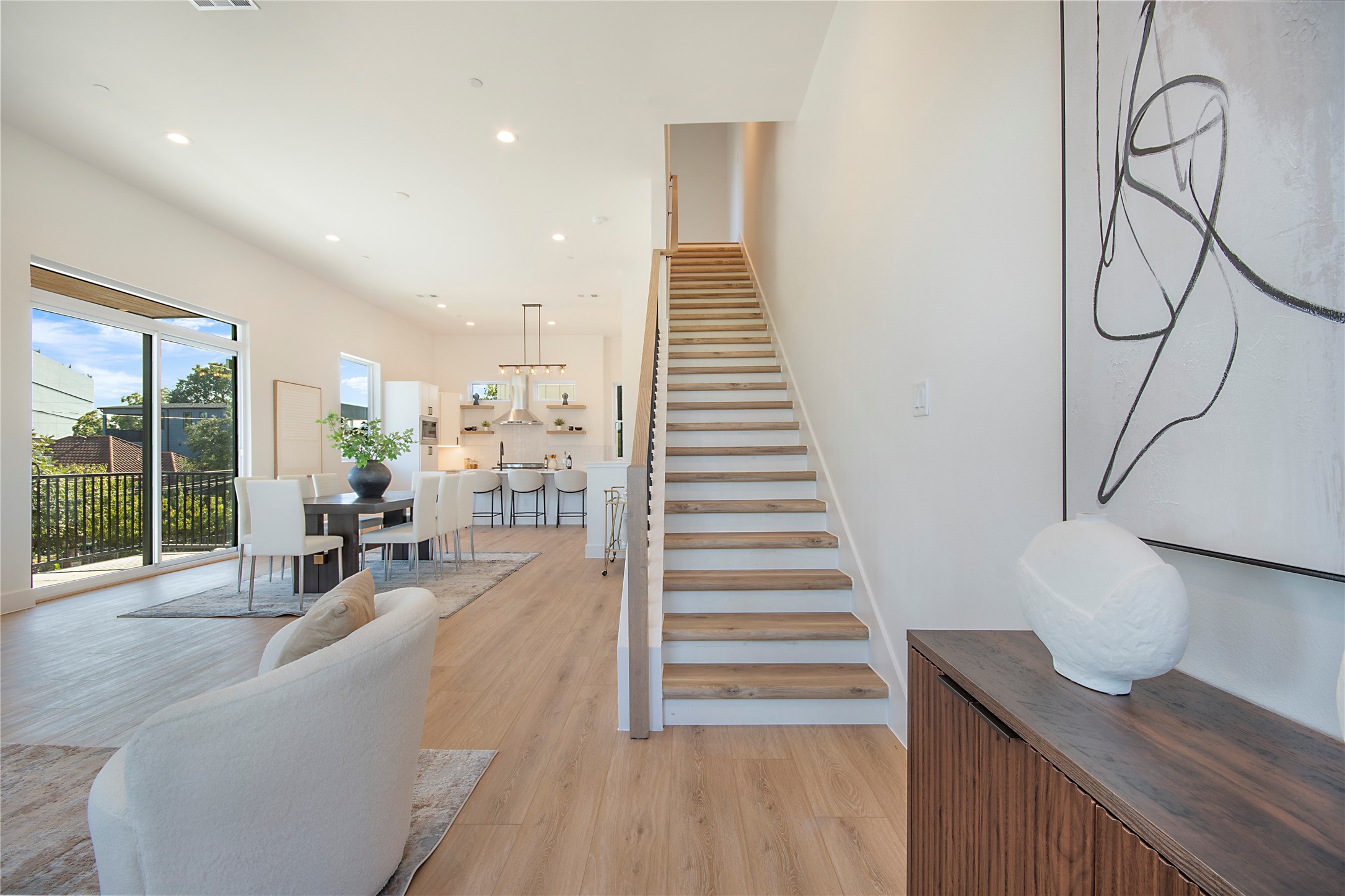 2203 Hondo Avenue 106