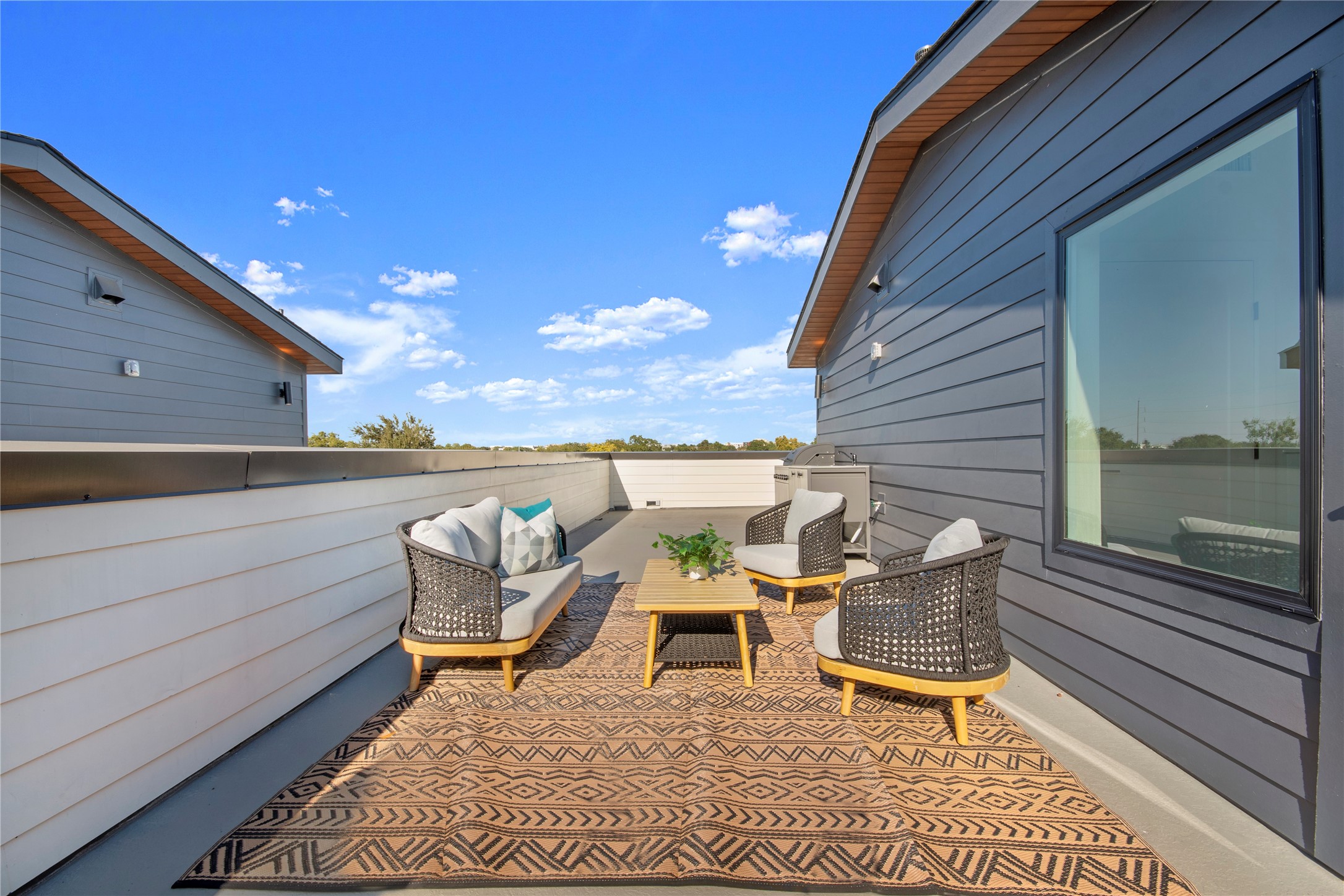 2203 Hondo Avenue 103