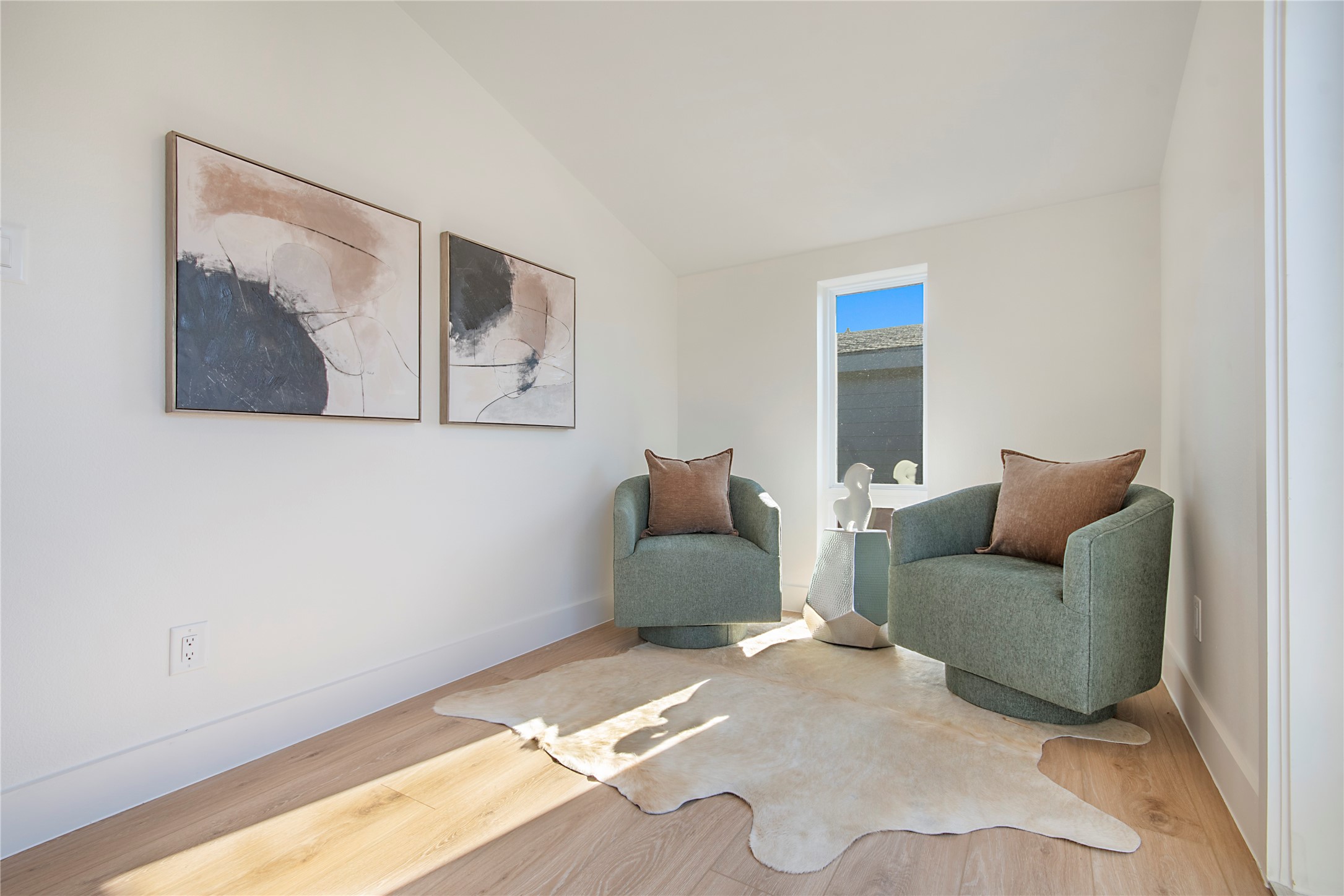 2203 Hondo Avenue 103