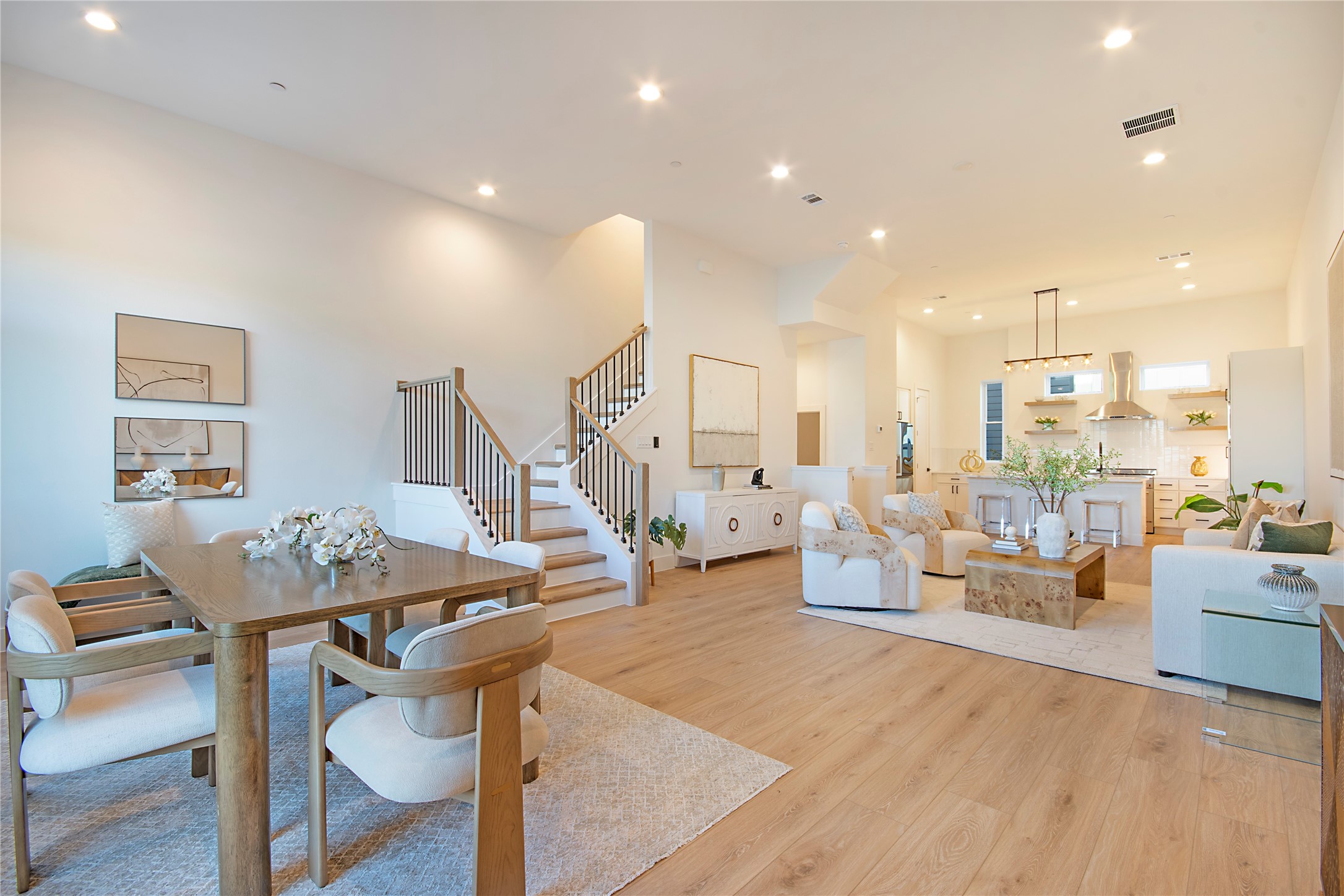 2203 Hondo Avenue 103