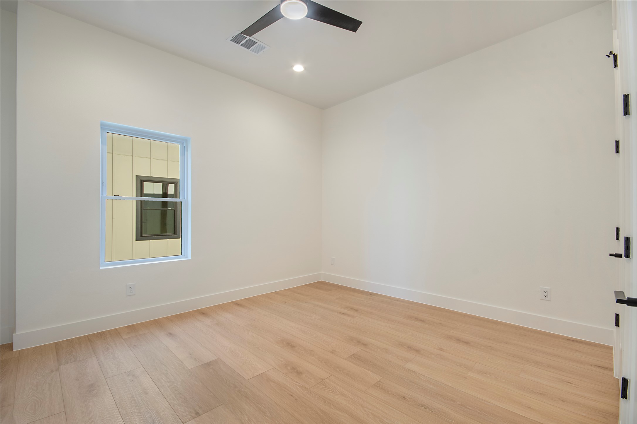 2203 Hondo Avenue 103