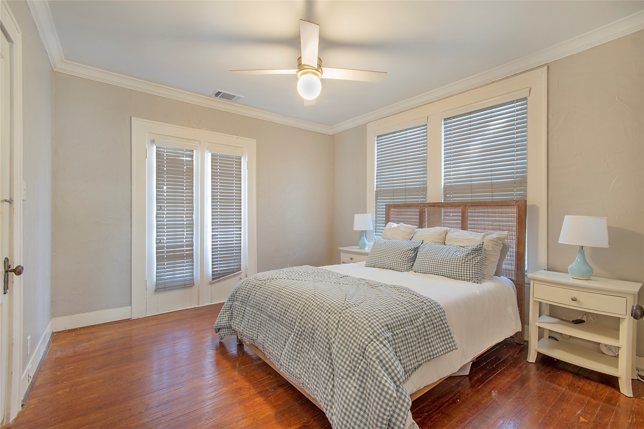 5828 Prospect Avenue