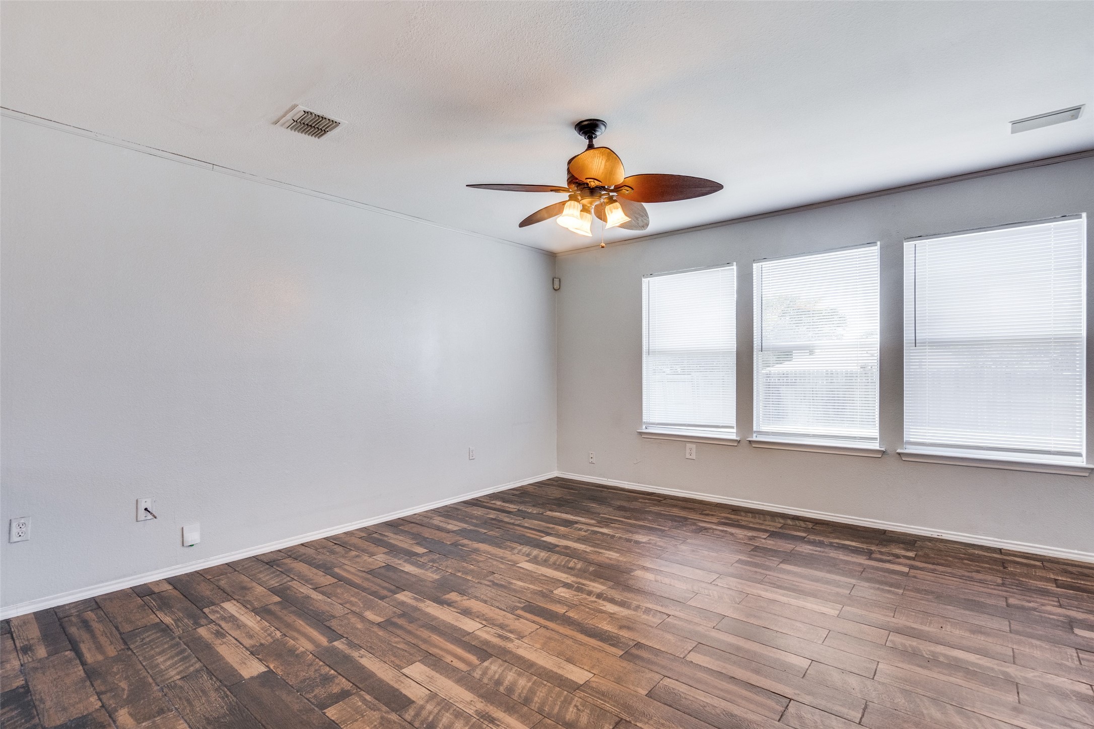 2933 High Pointe Boulevard