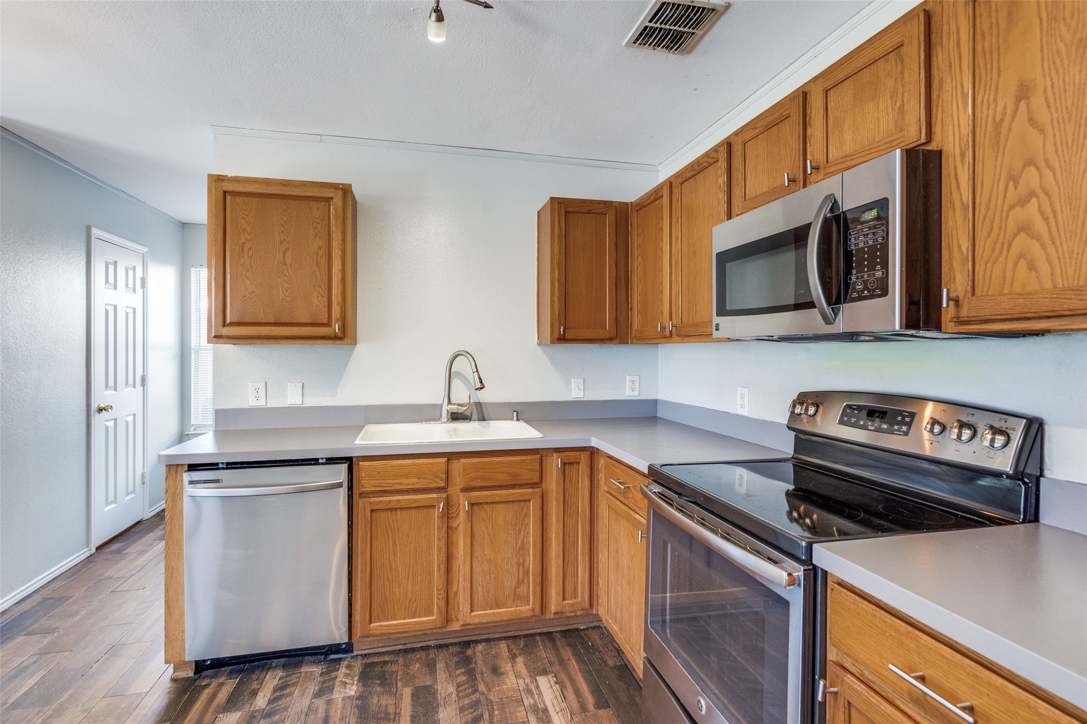 2933 High Pointe Boulevard