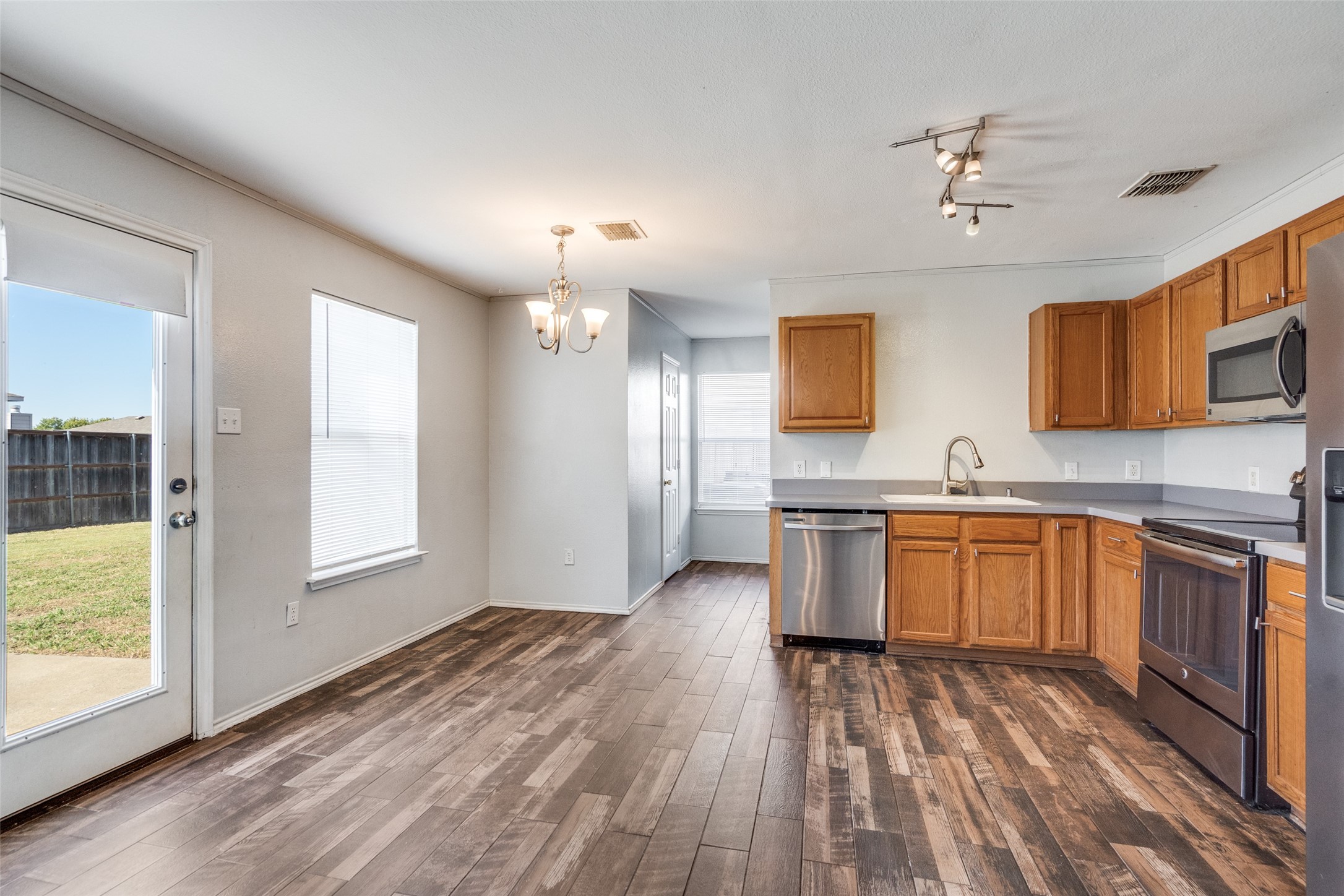 2933 High Pointe Boulevard