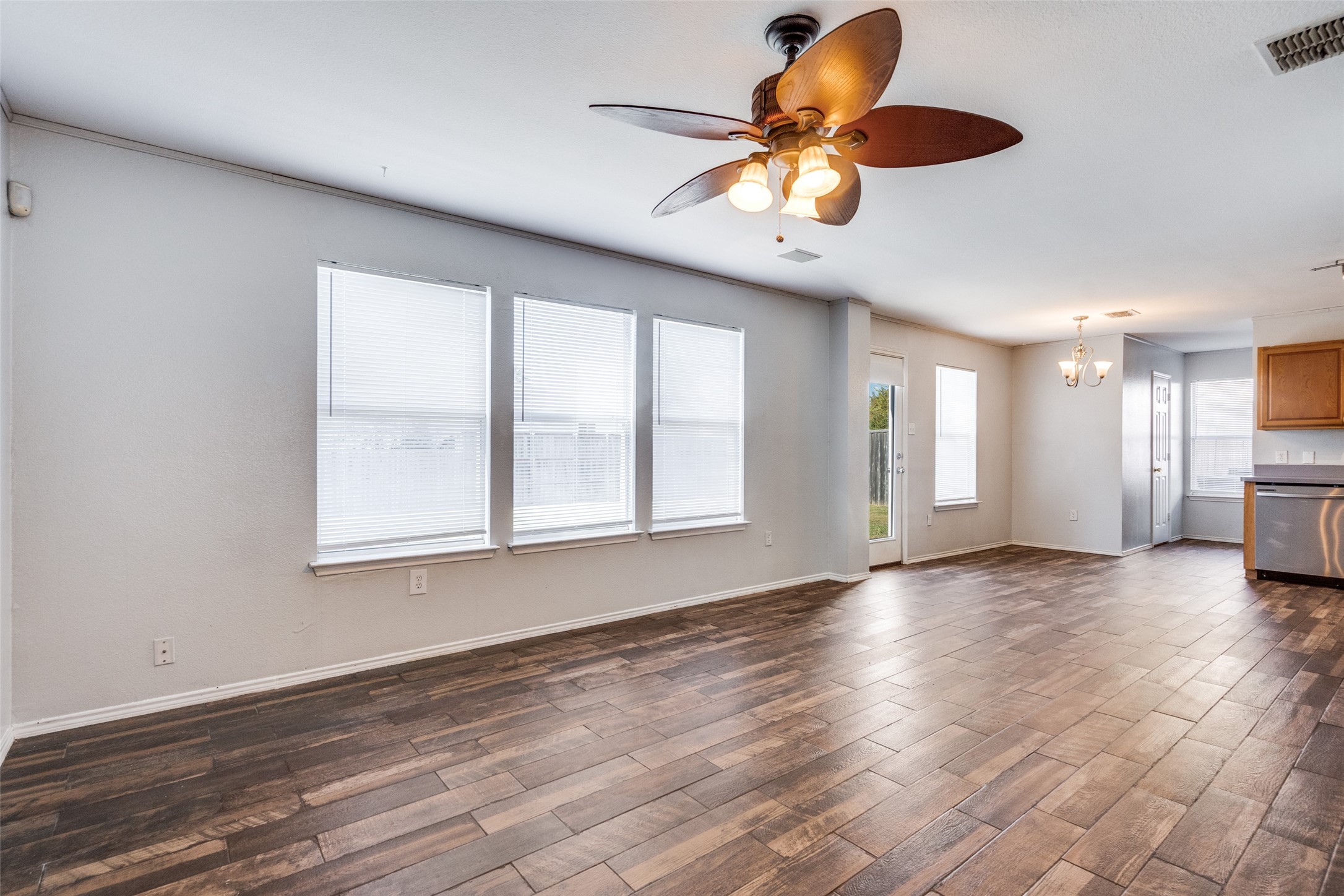 2933 High Pointe Boulevard