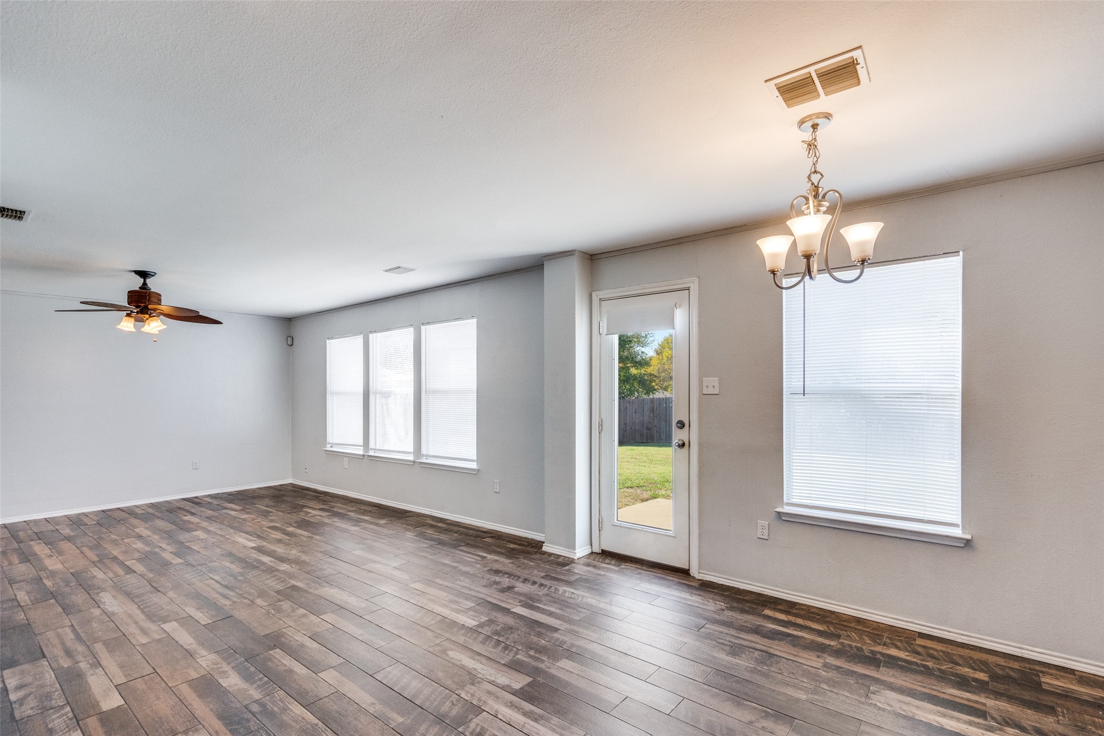 2933 High Pointe Boulevard