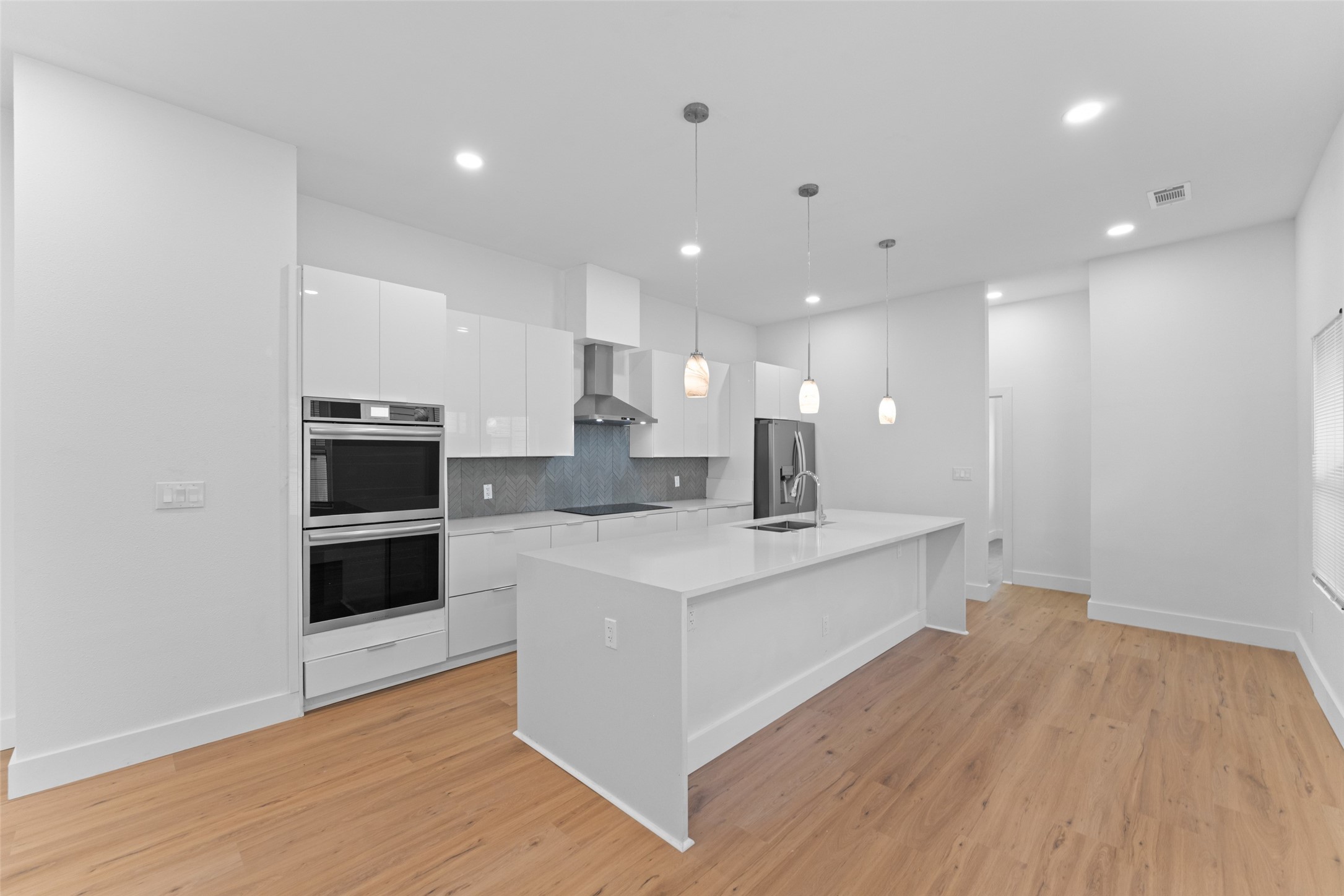 2513 Crossman Avenue