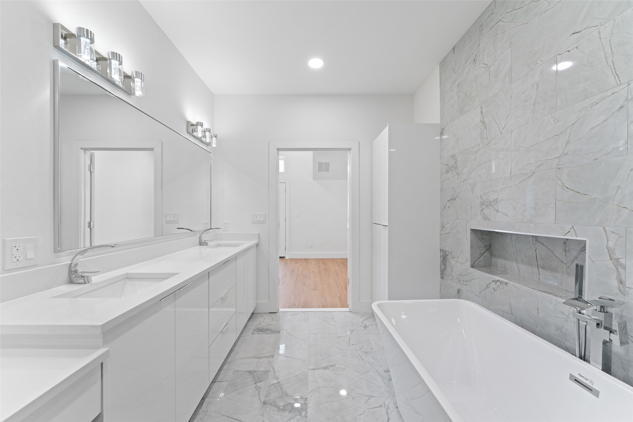 2513 Crossman Avenue