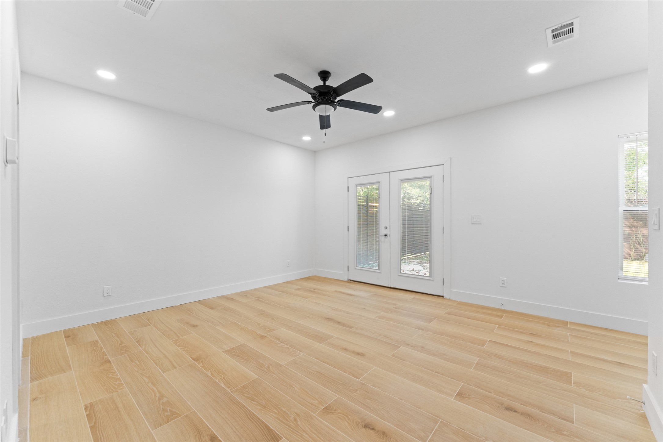 2513 Crossman Avenue