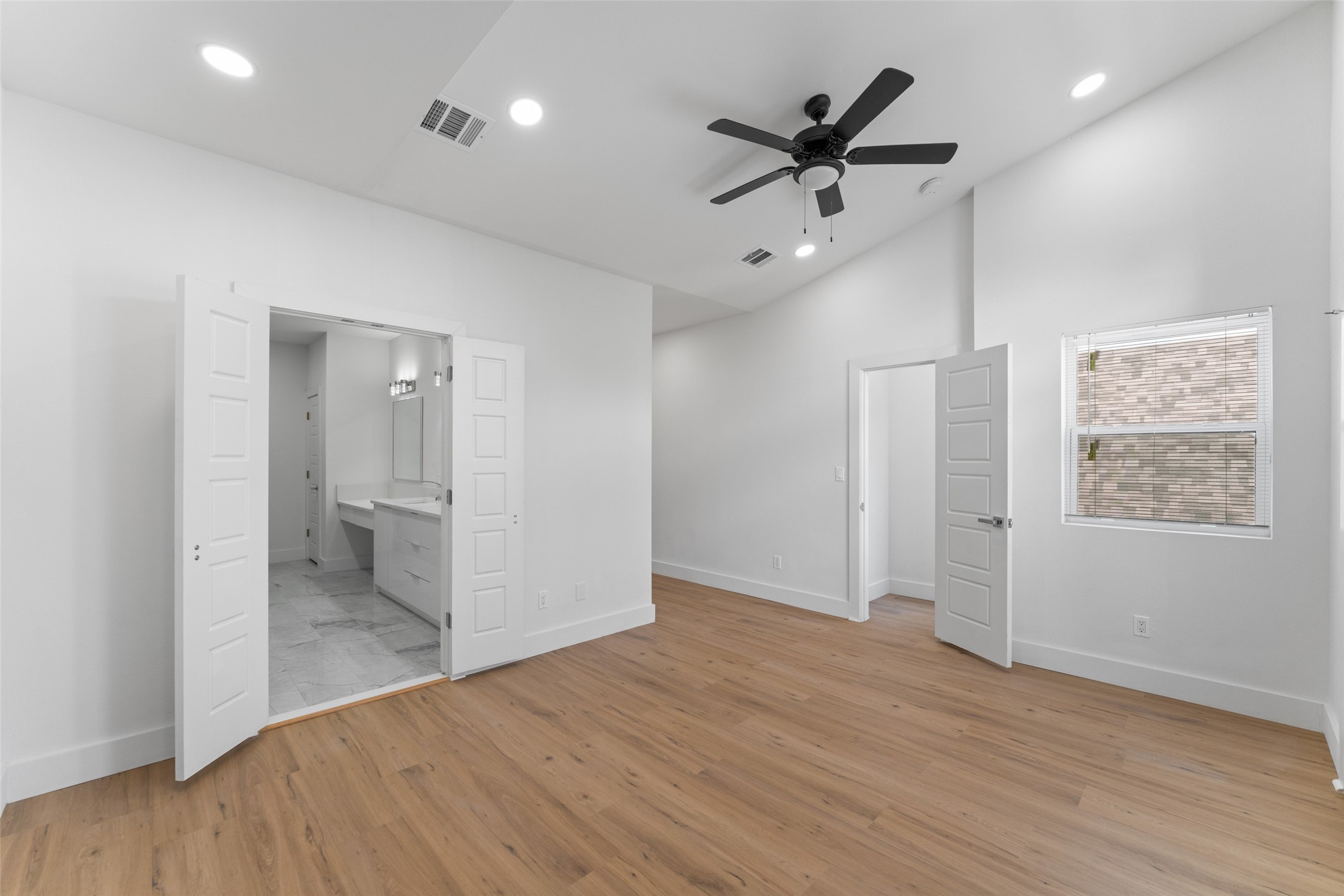 2513 Crossman Avenue