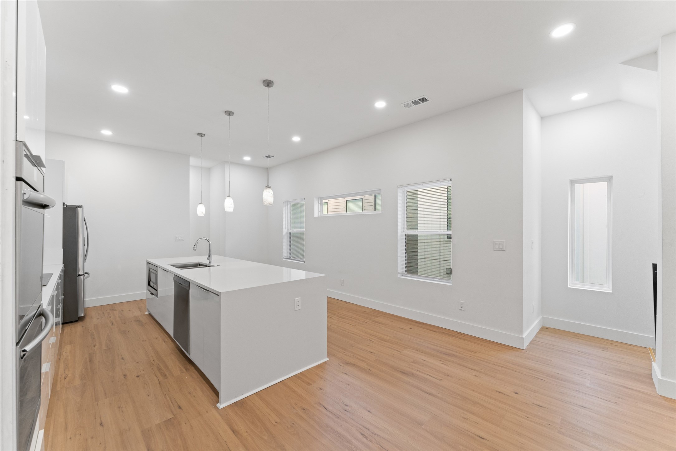 2513 Crossman Avenue