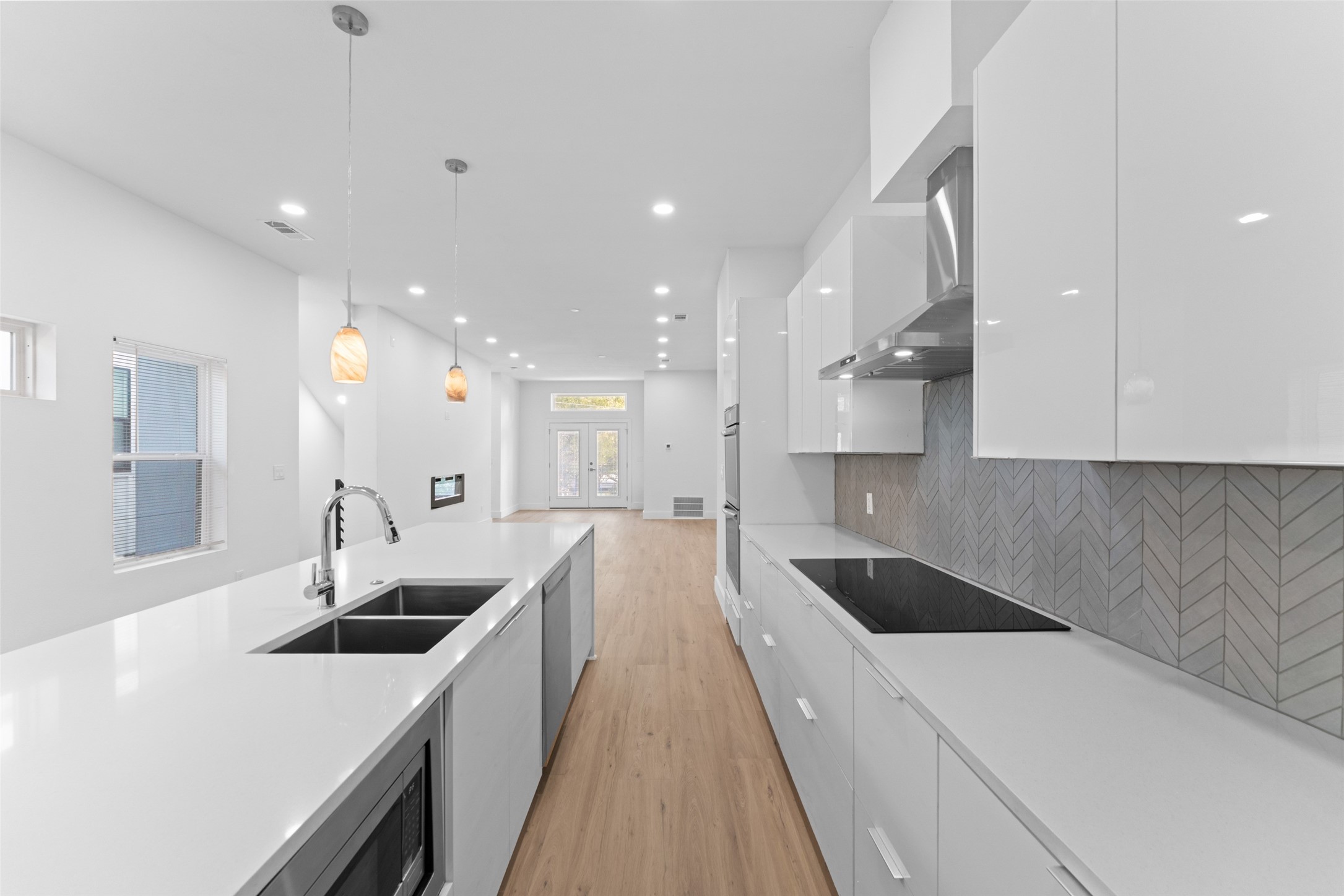 2511 Crossman Avenue