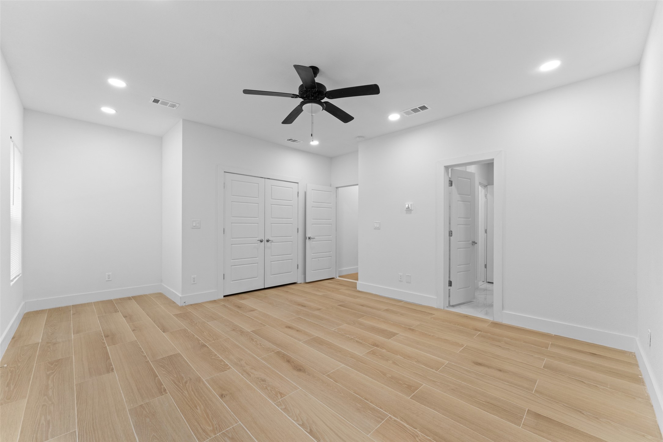 2511 Crossman Avenue