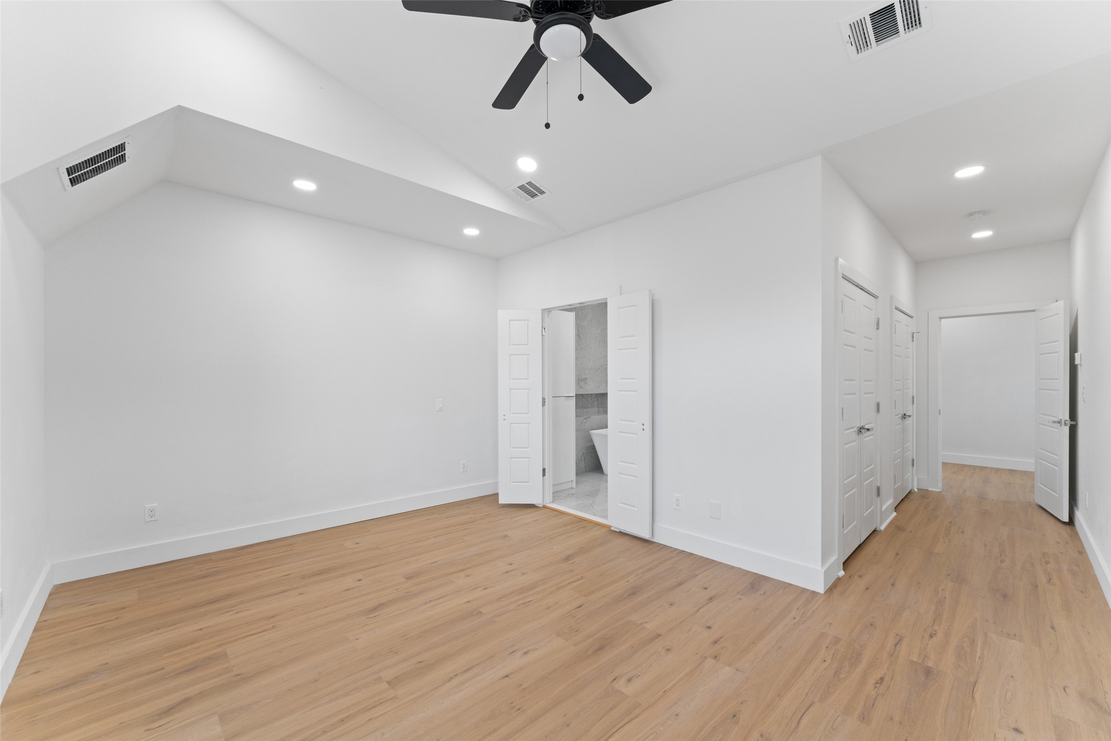 2511 Crossman Avenue