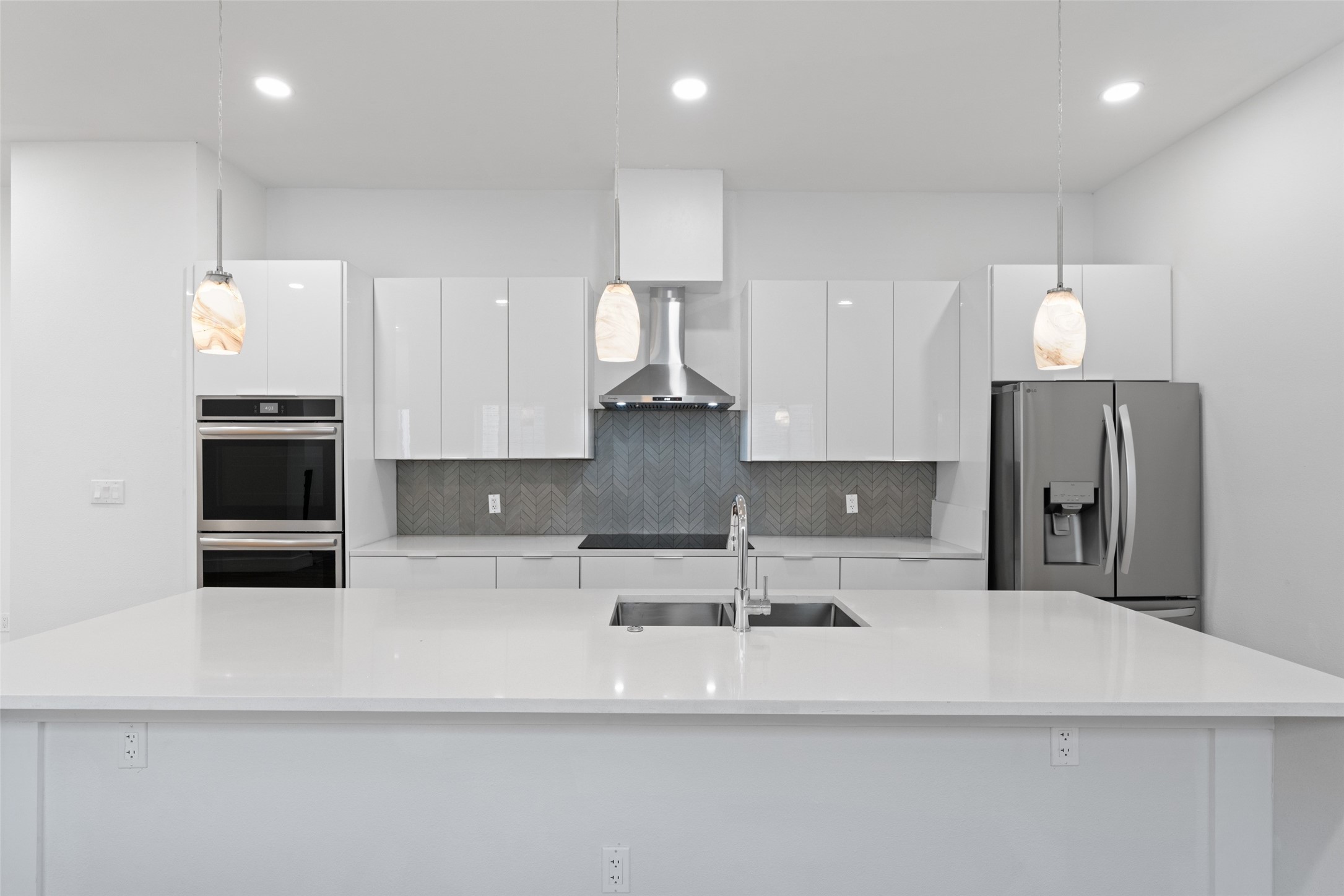 2511 Crossman Avenue