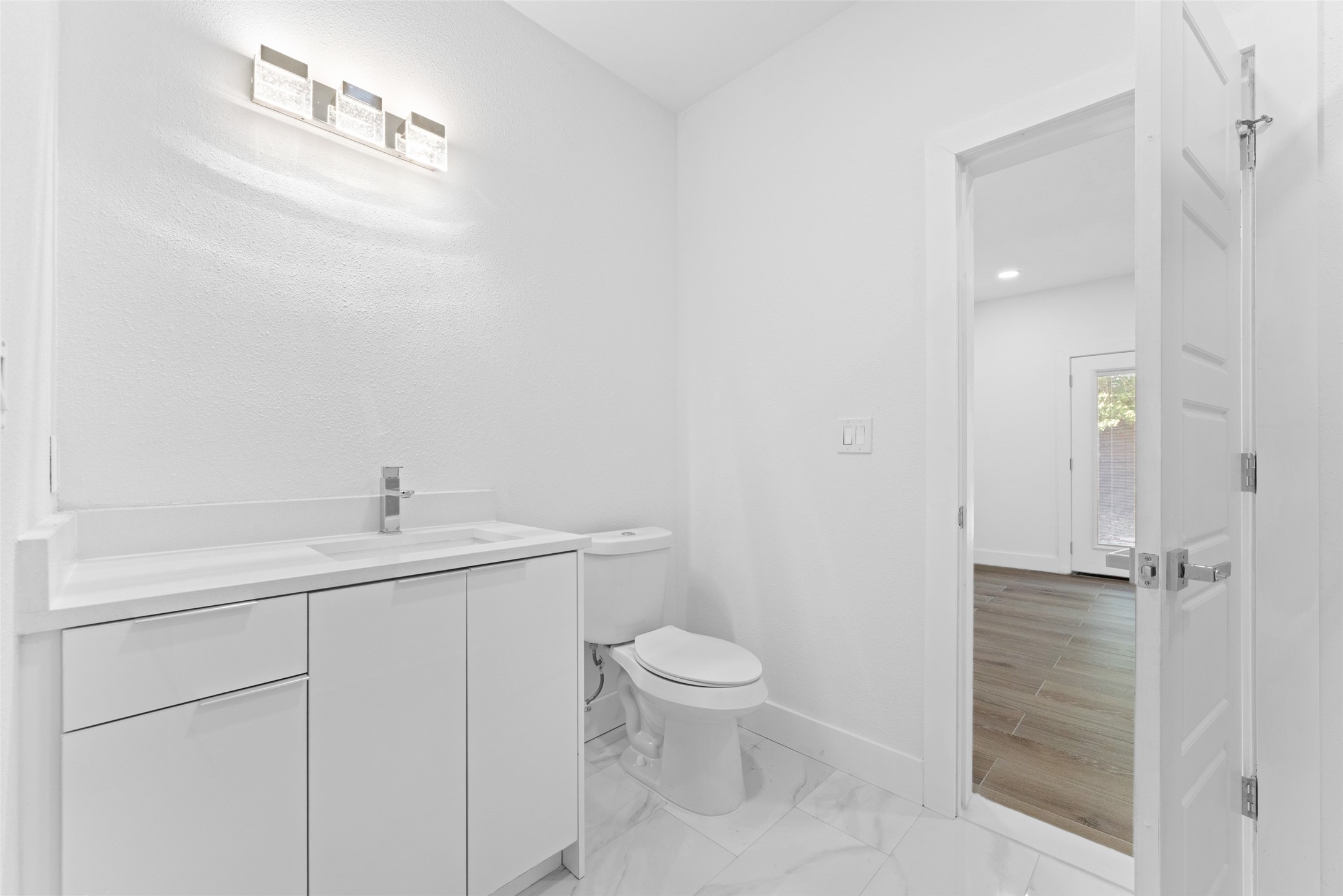 2511 Crossman Avenue