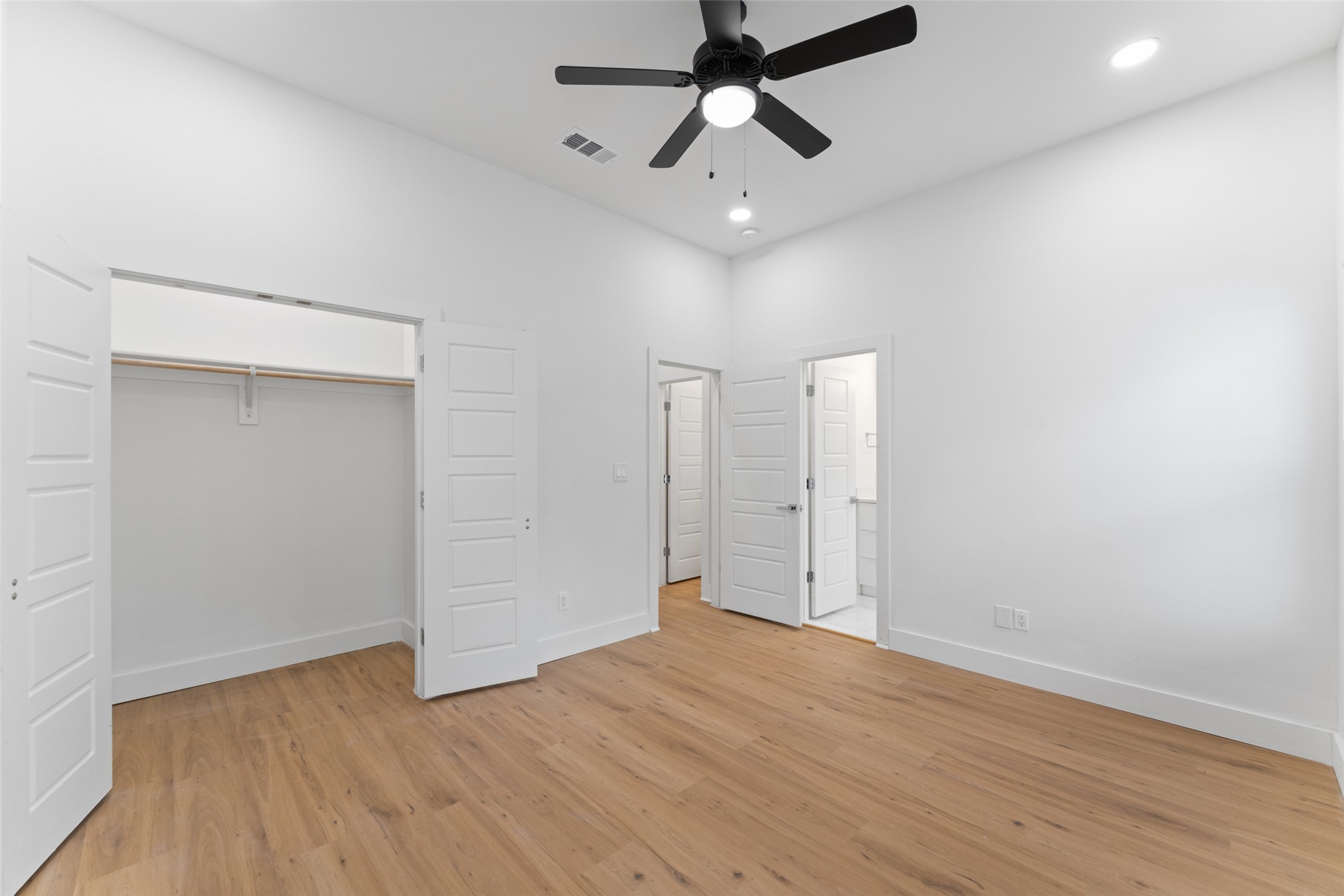 2511 Crossman Avenue