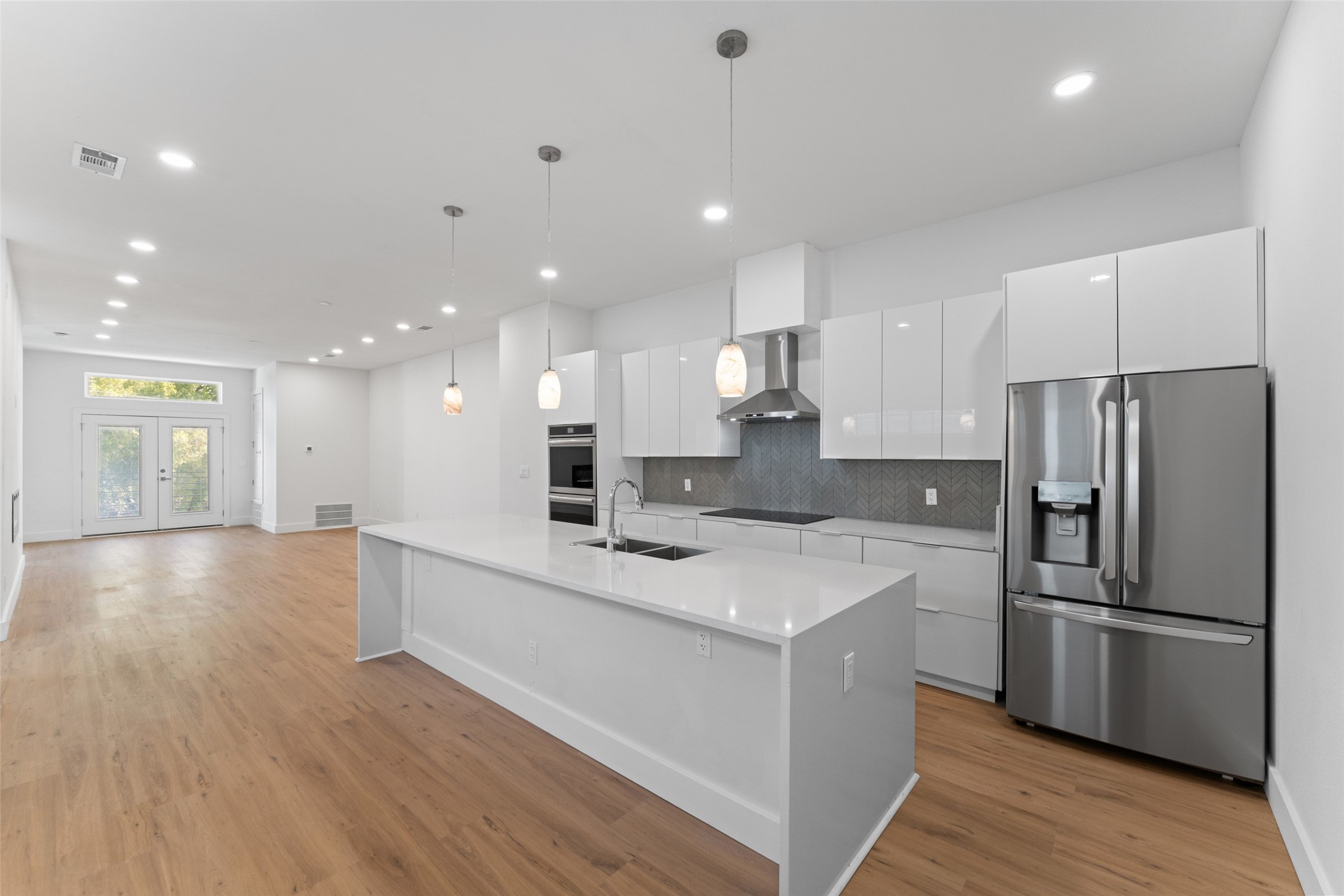 2511 Crossman Avenue