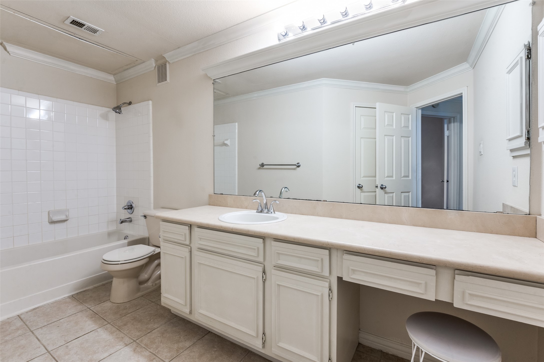 2524 Preston Road 204