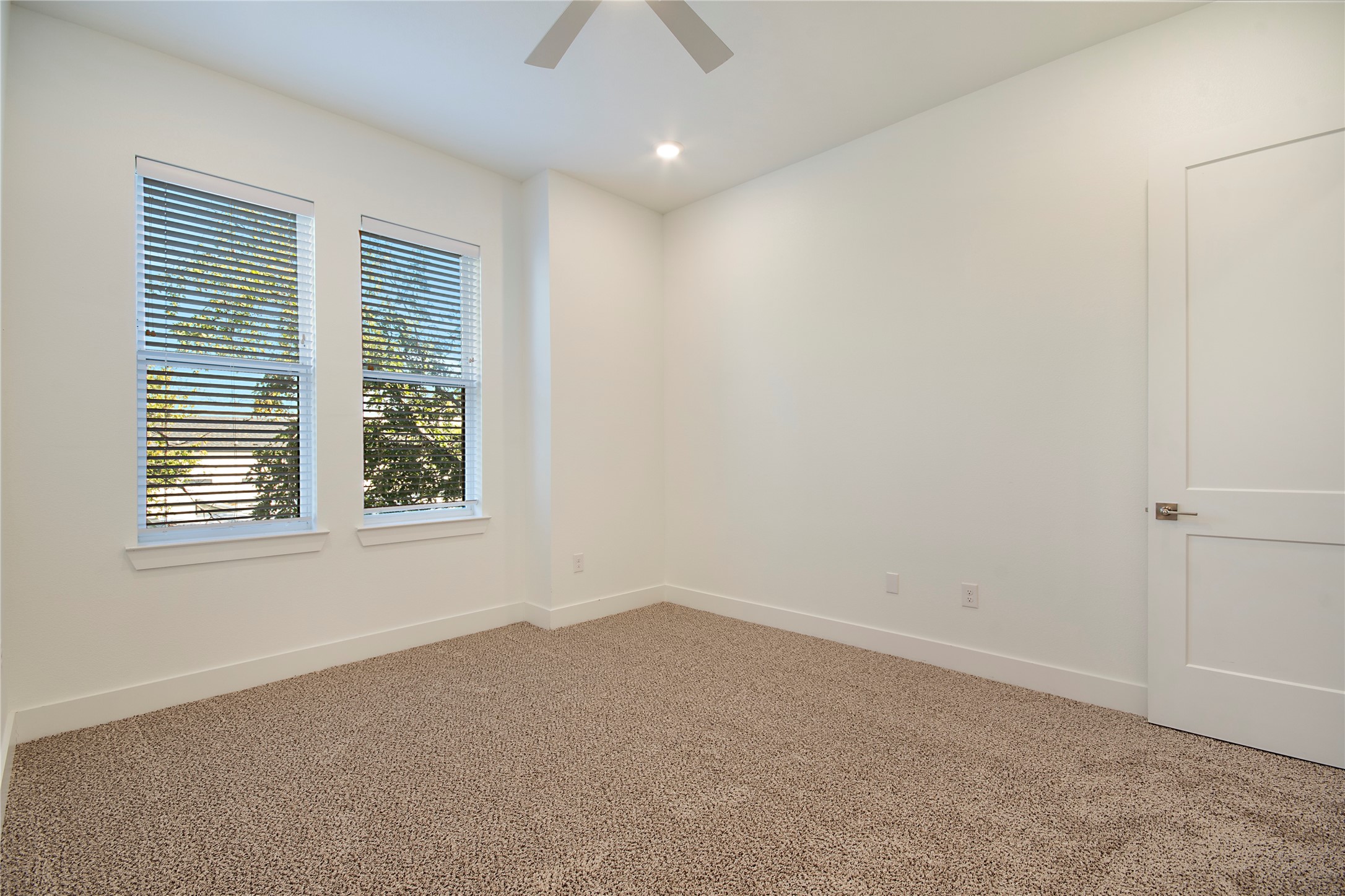 4205 Roseland Avenue 205