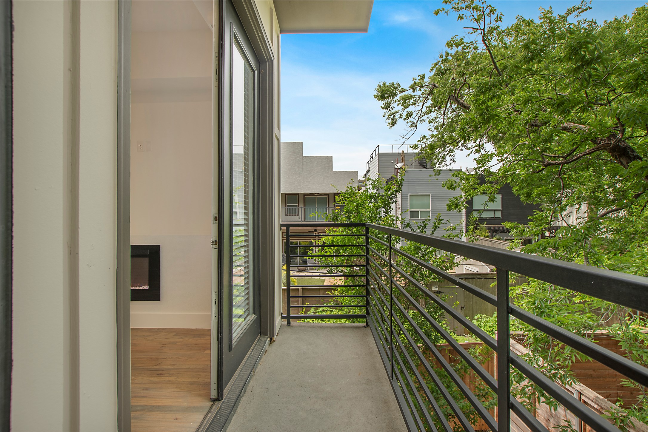 4205 Roseland Avenue 205