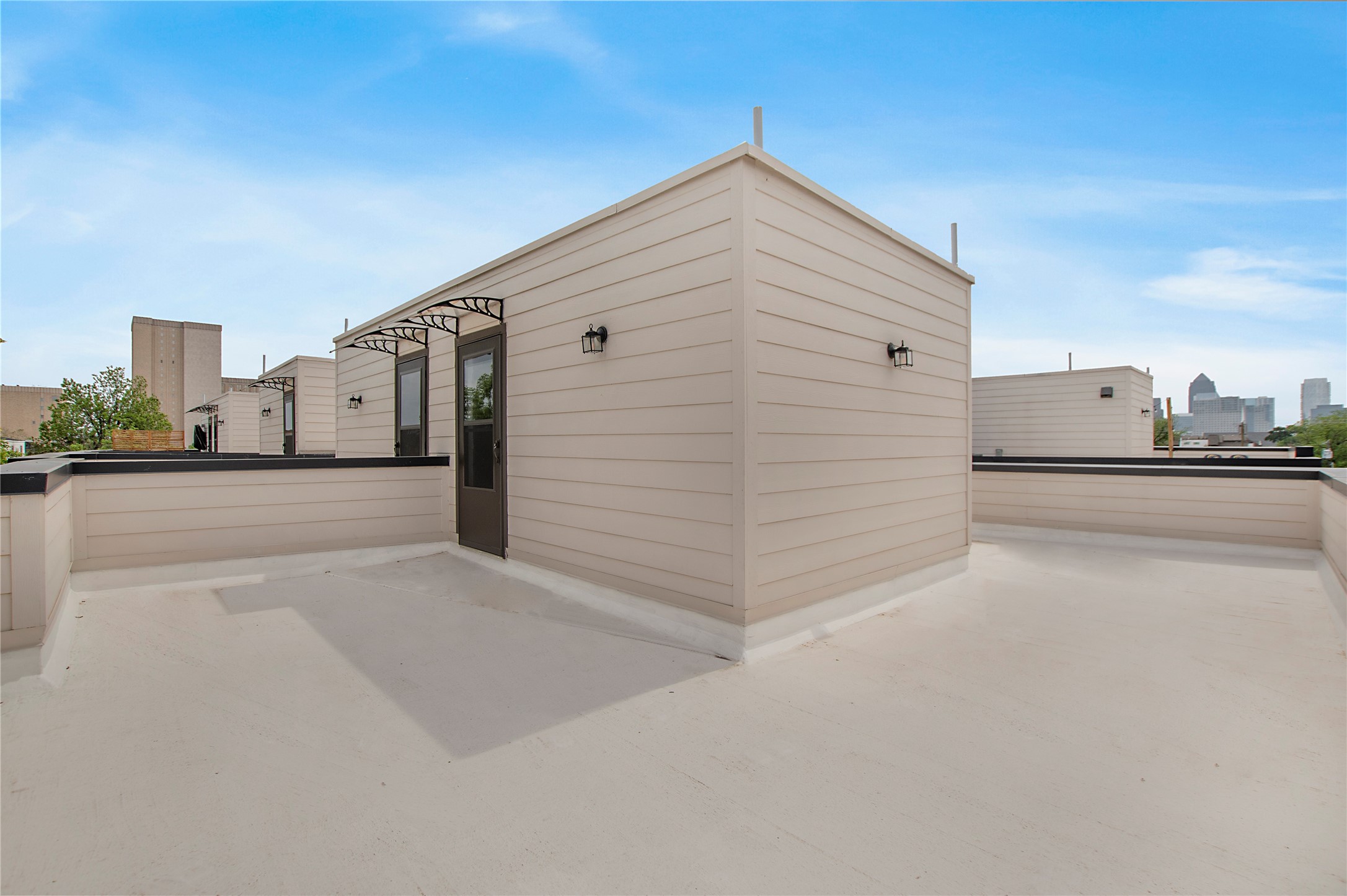 4205 Roseland Avenue 205