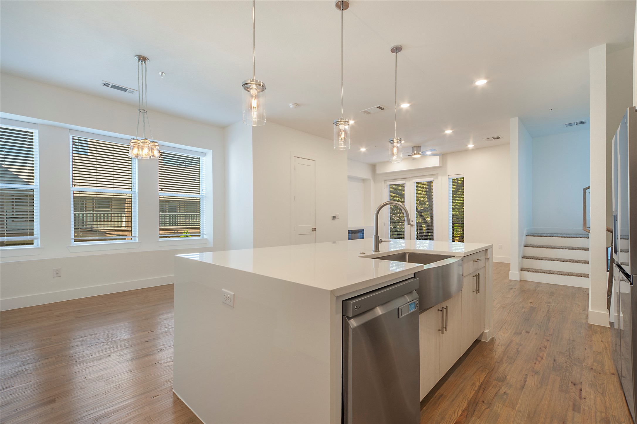 4205 Roseland Avenue 205