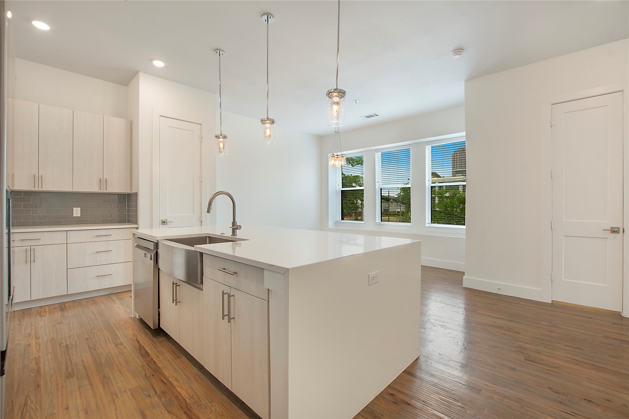 4205 Roseland Avenue 205