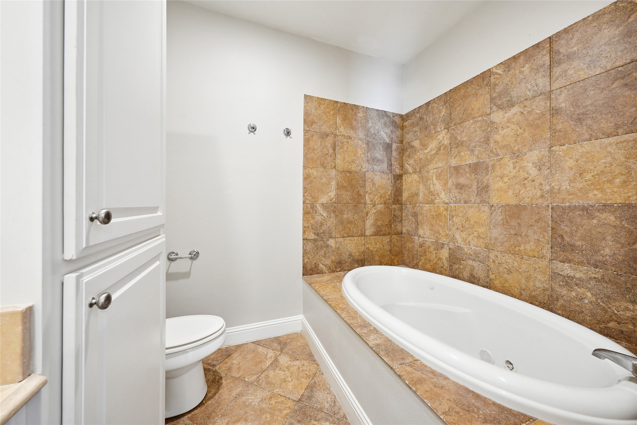 4502 Holland Avenue 205