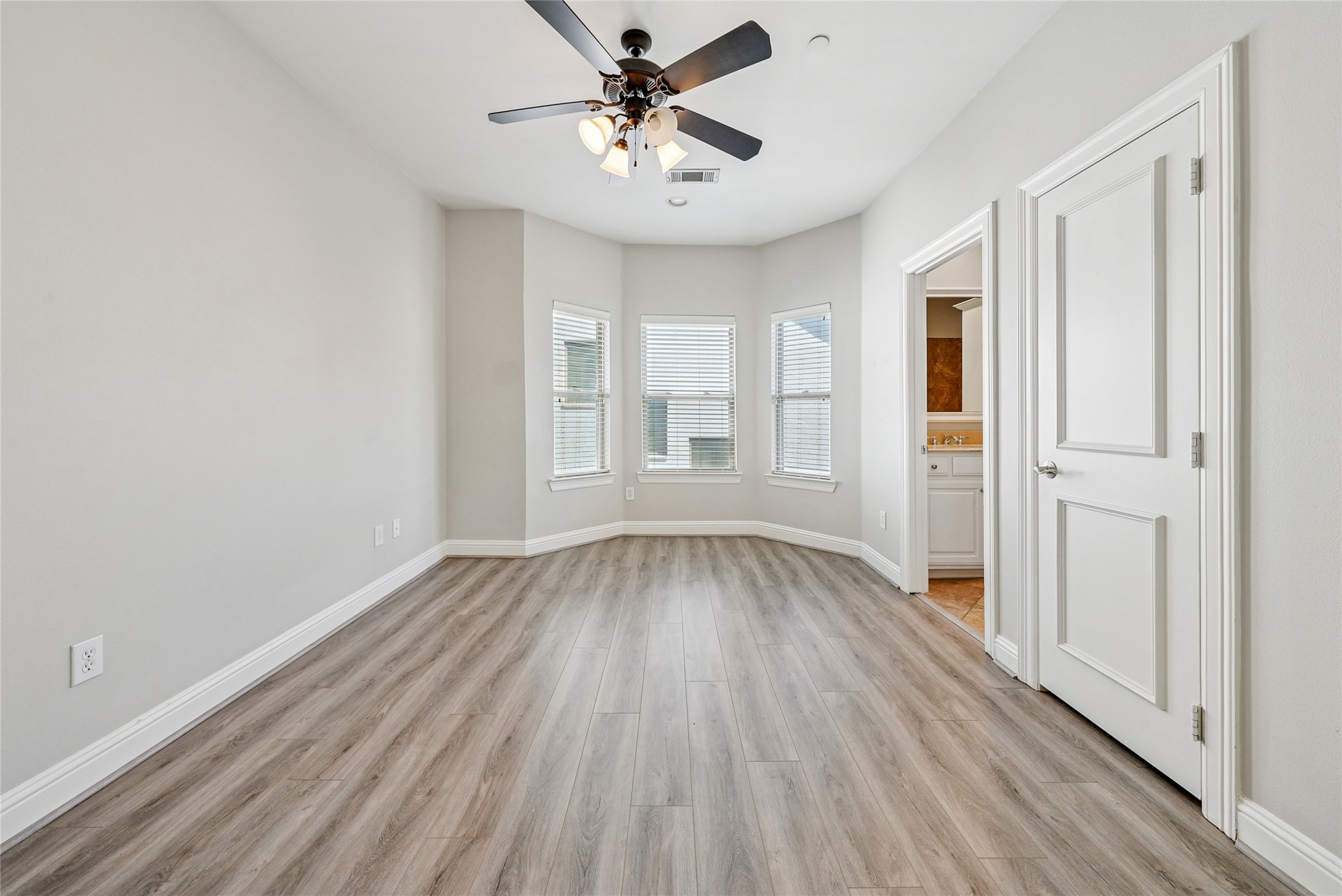 4502 Holland Avenue 205